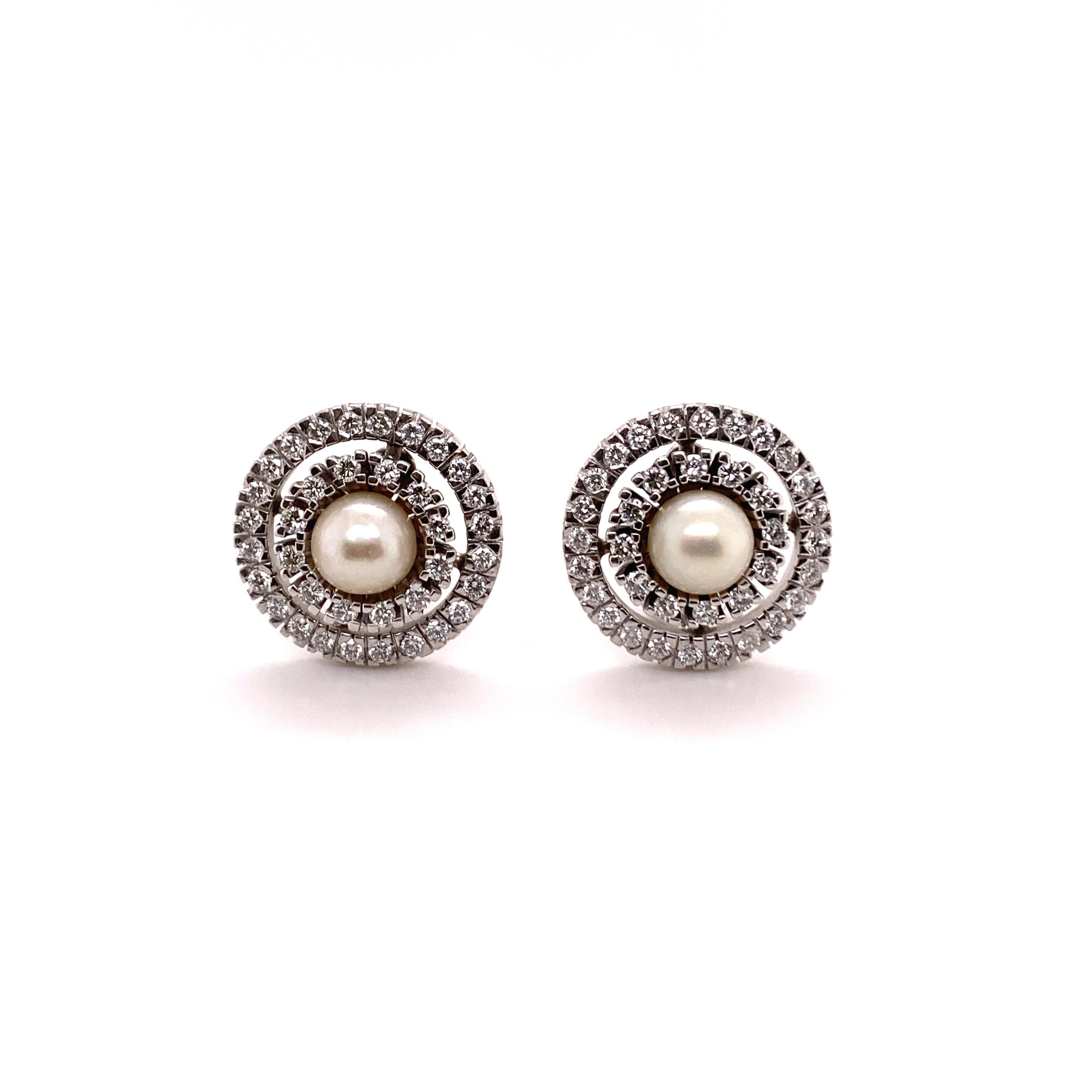 Akoya Cultured Pearl and Diamond Earclips in 18 Karat White Gold In Good Condition In Lucerne, CH