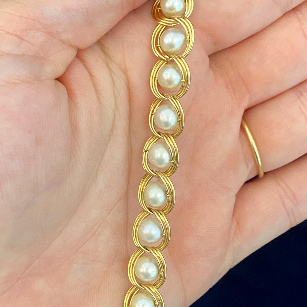 Akoya Cultured Pearl Handmade Bracelet in 14K Yellow Gold, Fits 7 Inch Wrist In Excellent Condition In Austin, TX