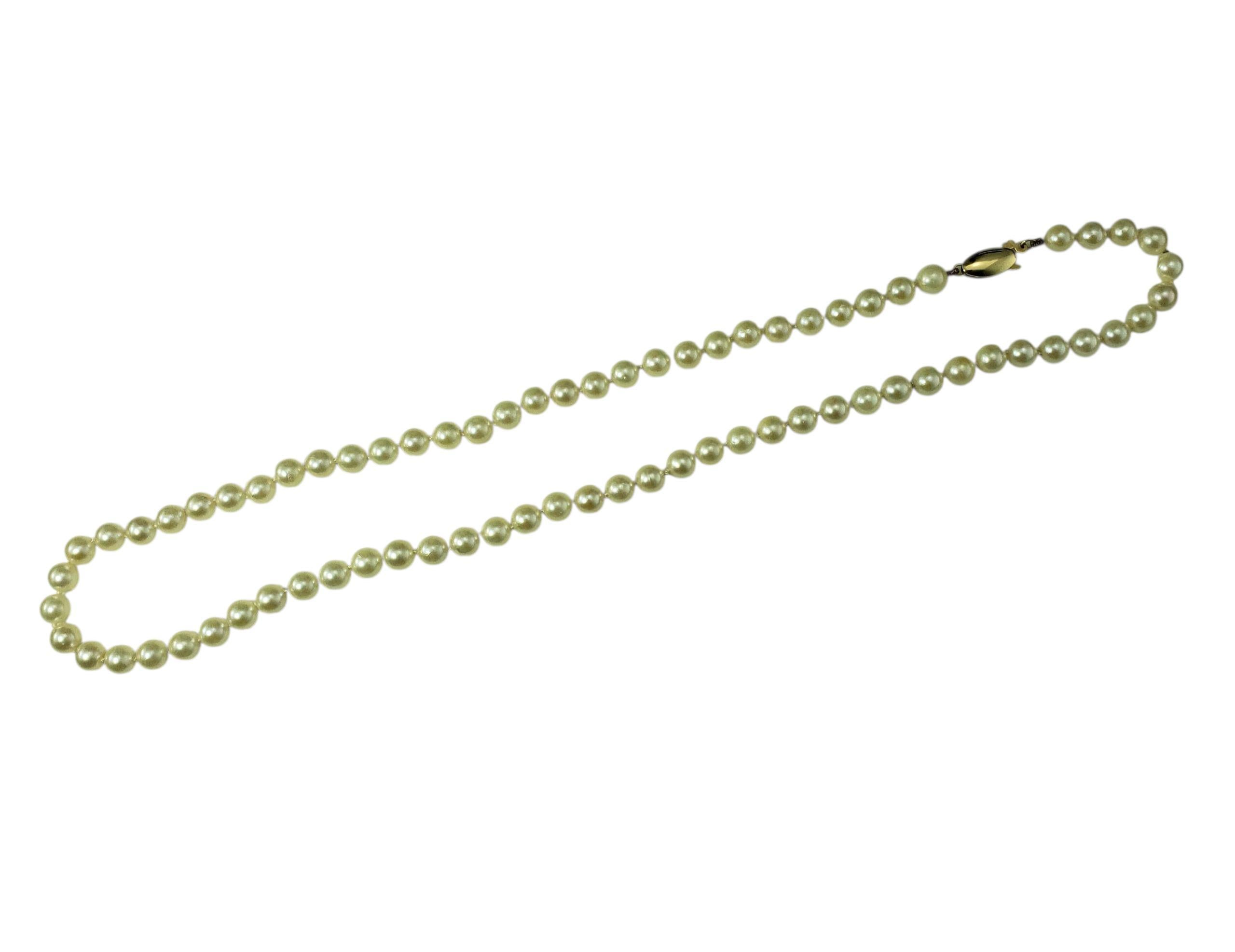 Collier de perles de culture Akoya avec fermoir en or jaune 14K JAGi Certified-

Elegant et intemporel, ce collier classique est composé de 73 perles de culture d'Akoya mesurant chacune entre 5,5 et 6 mm. Fixé par un fermoir en or jaune 14 carats,