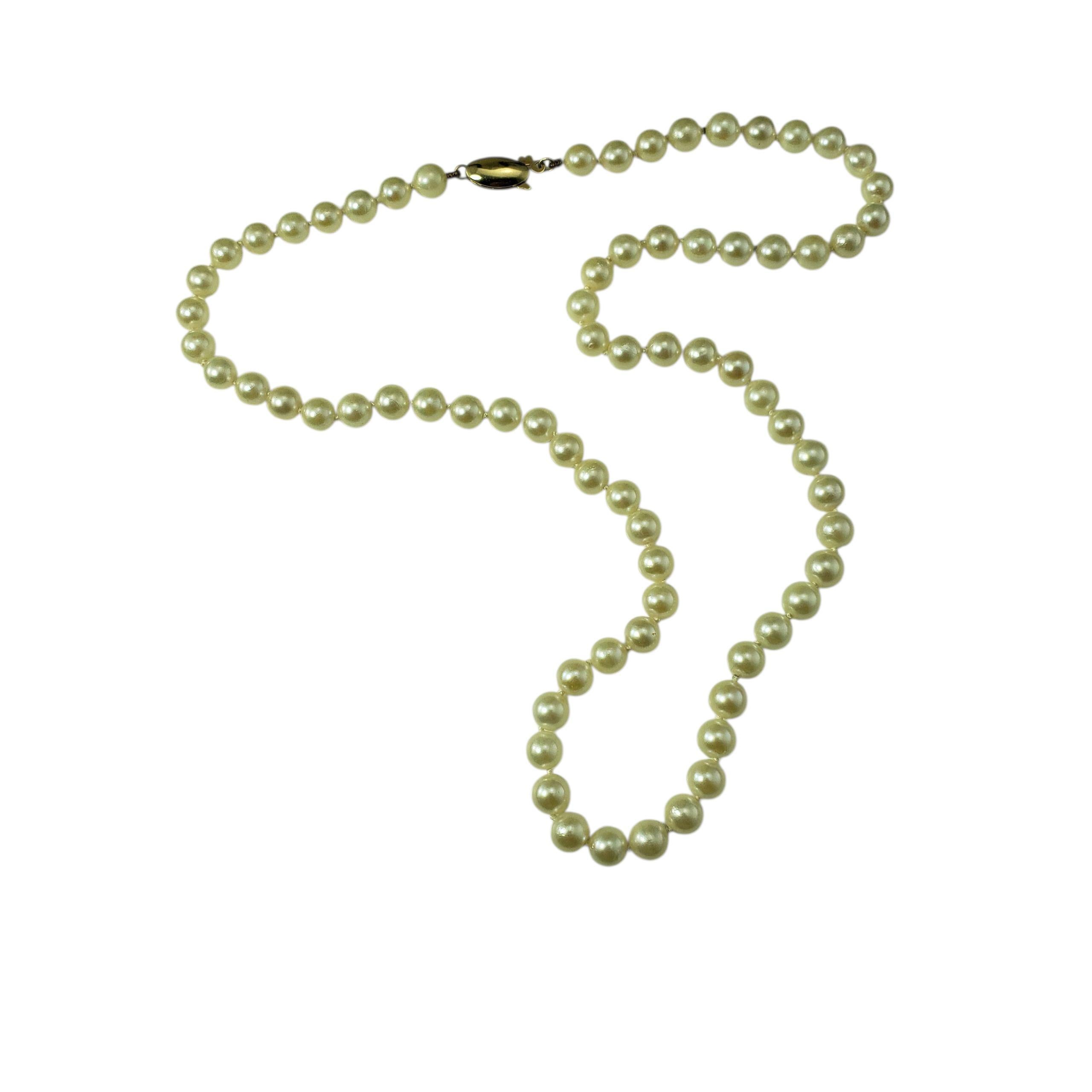 Taille ronde Collier de perles de culture Akoya 5.5 - 6mm avec fermoir en or jaune 14K #22368 en vente