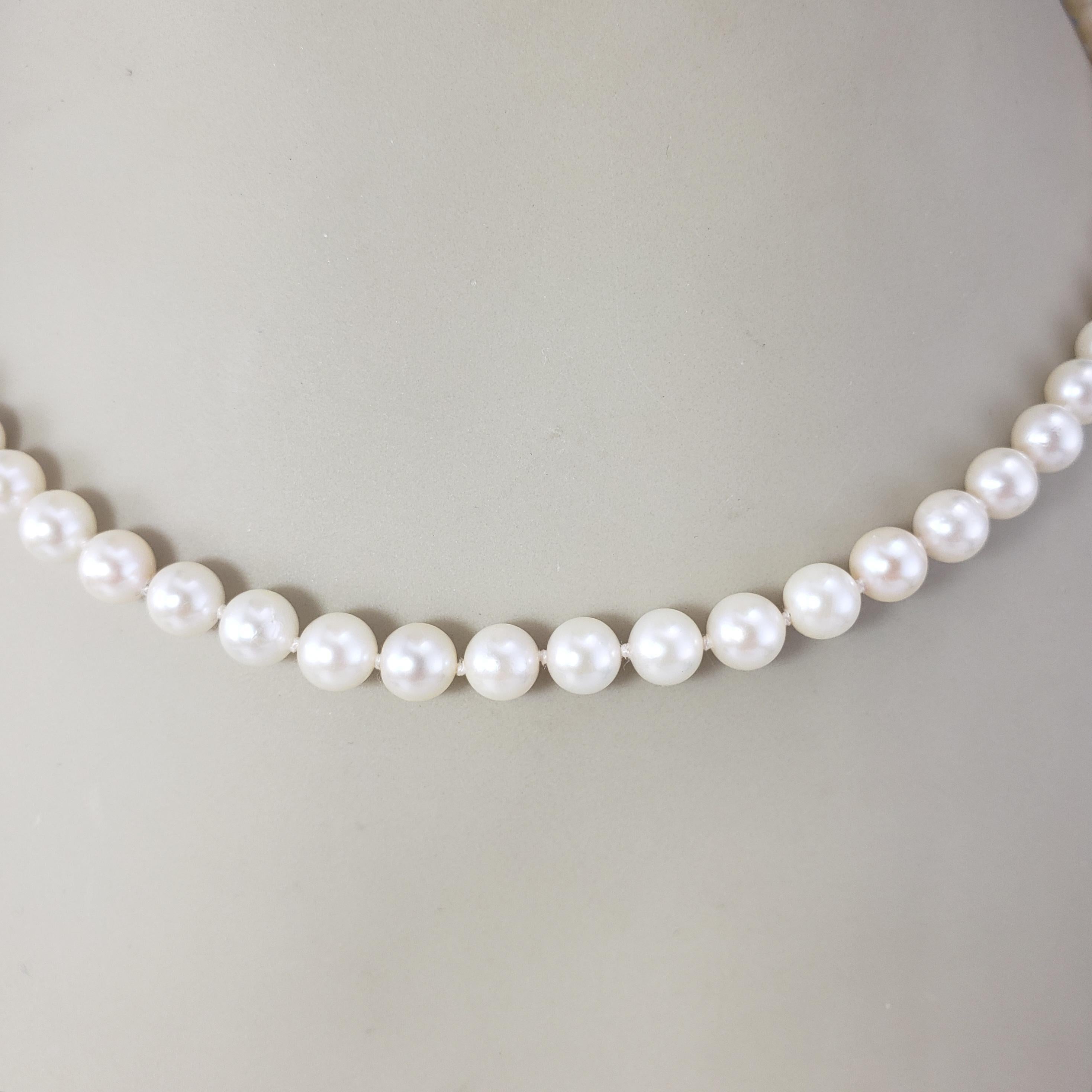 Collier de perles de culture Akoya 5.5 - 6mm avec fermoir en or jaune 14K #22368 en vente 2