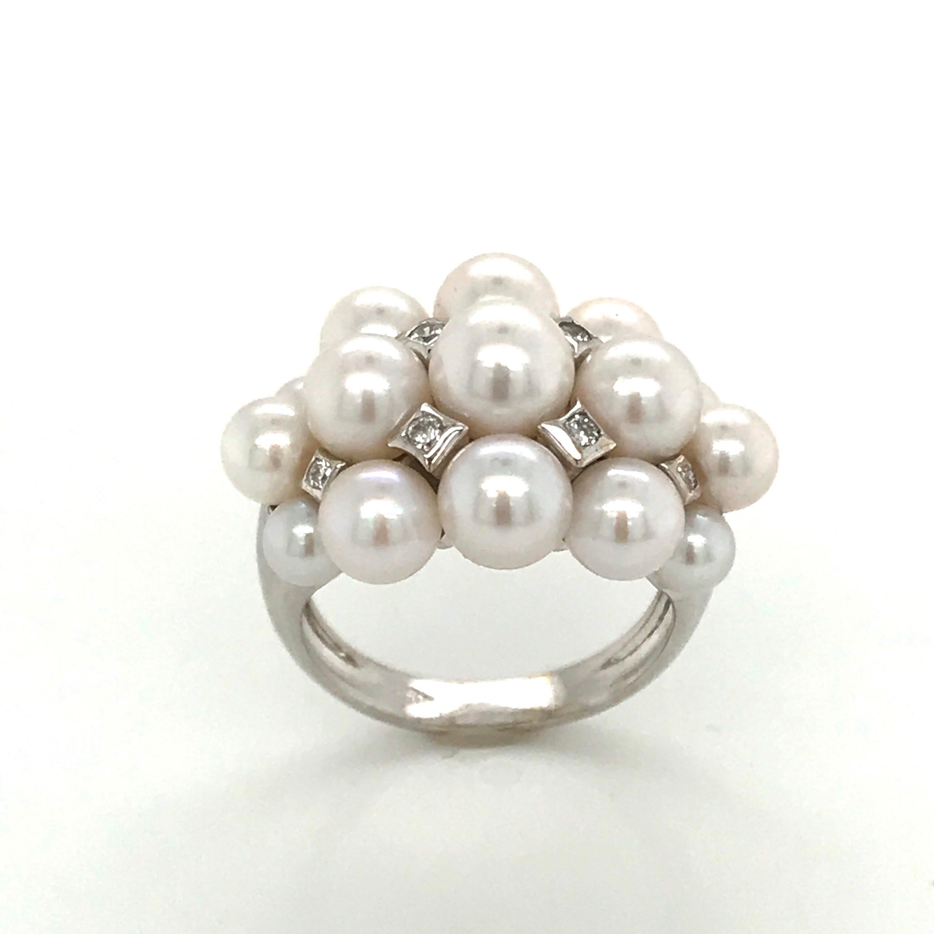 Discover this Akoya Cultured Pearls and White Diamonds on White Gold 18K Dome Ring.
15 Akoya Cultured Pearls 4-6.5 cm 
White Diamonds 0.29K
White Gold 18K 
French Size 53
US Size 6.5