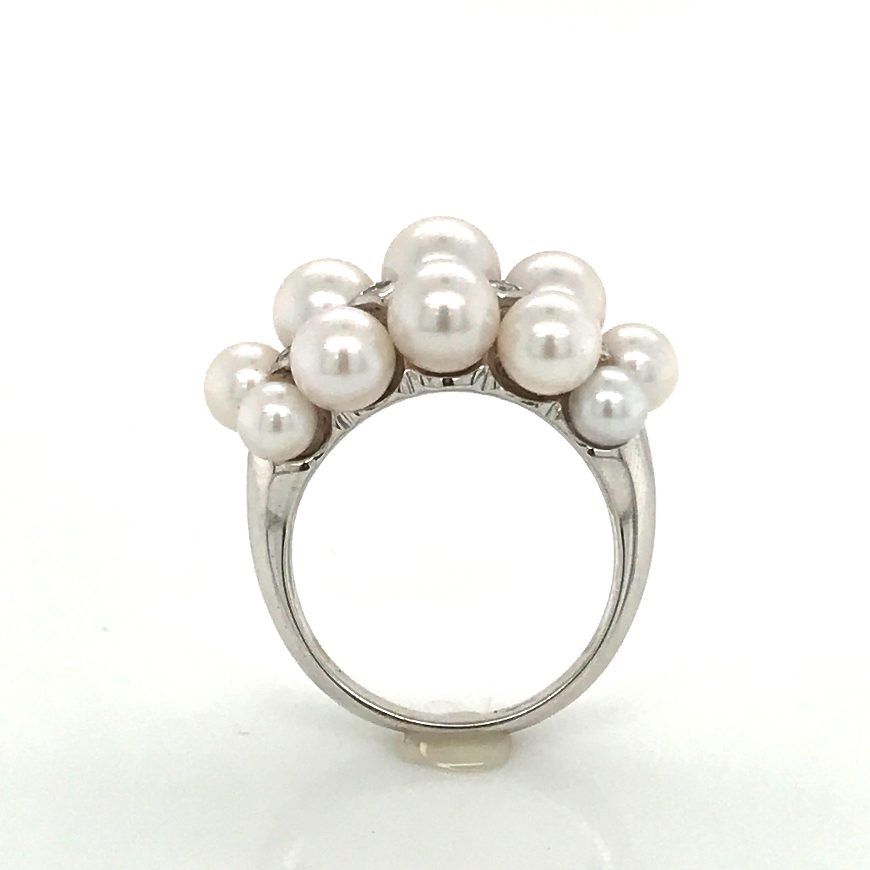 Akoya Cultured Pearls and White Diamonds on White Gold 18 Karat Dome Ring In New Condition In Vannes, FR