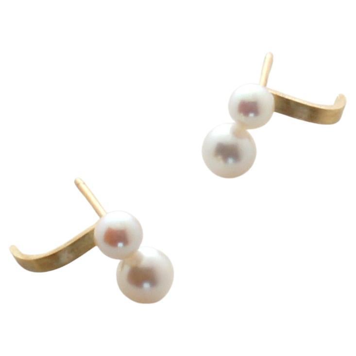 Artisan Freshwater Pearls 18-Karat Yellow Gold Curve Earrings For Sale