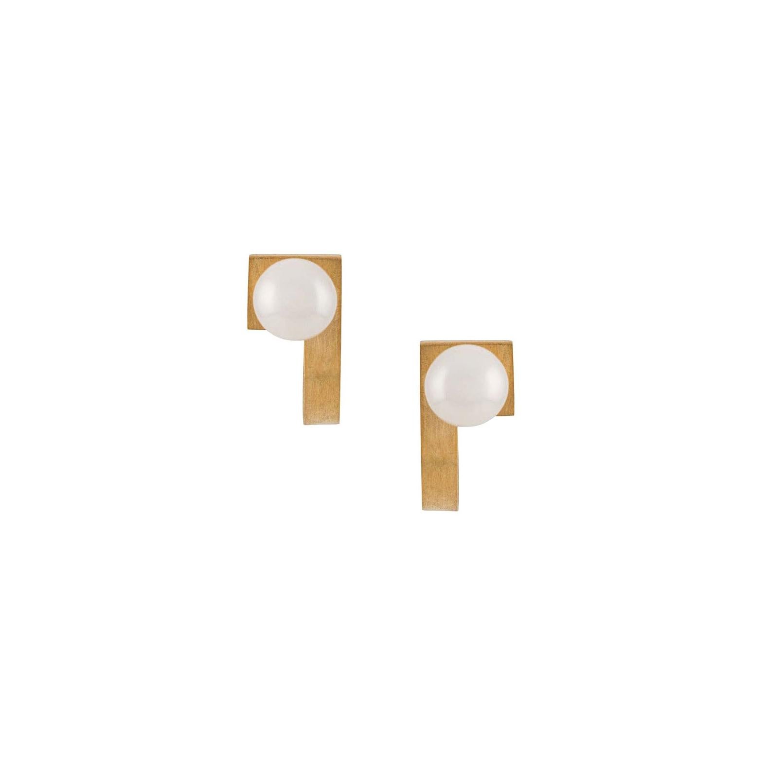 Unfinishing Line collection exudes minimalism and precision with its smooth lines and angles. 
Square curve pearl Earring is stylish to be paired with any outfit with its simple and chic look. 

Each piece is individually hand made in our in-house