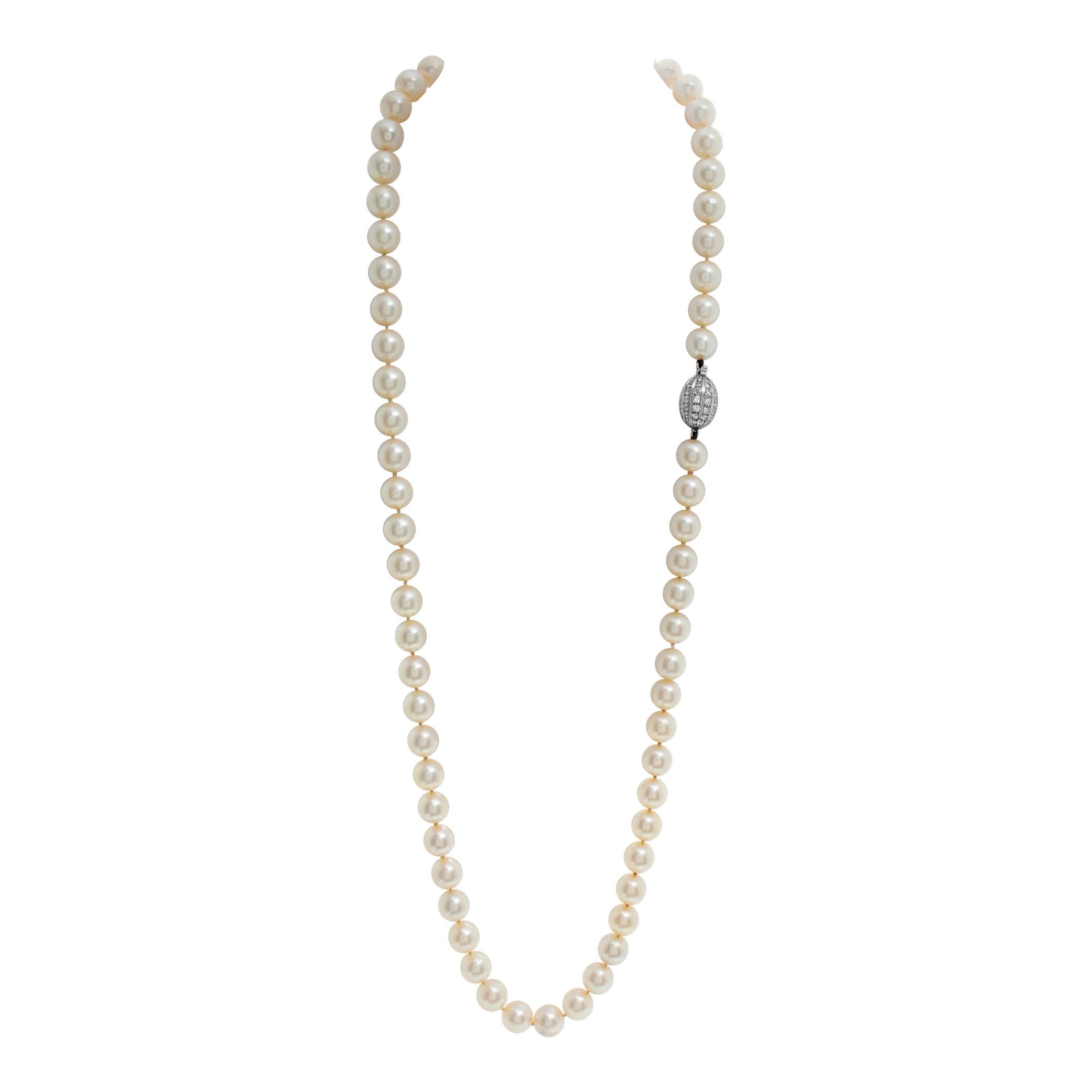 Akoya Pearl 18K white gold necklace with diamond clasp