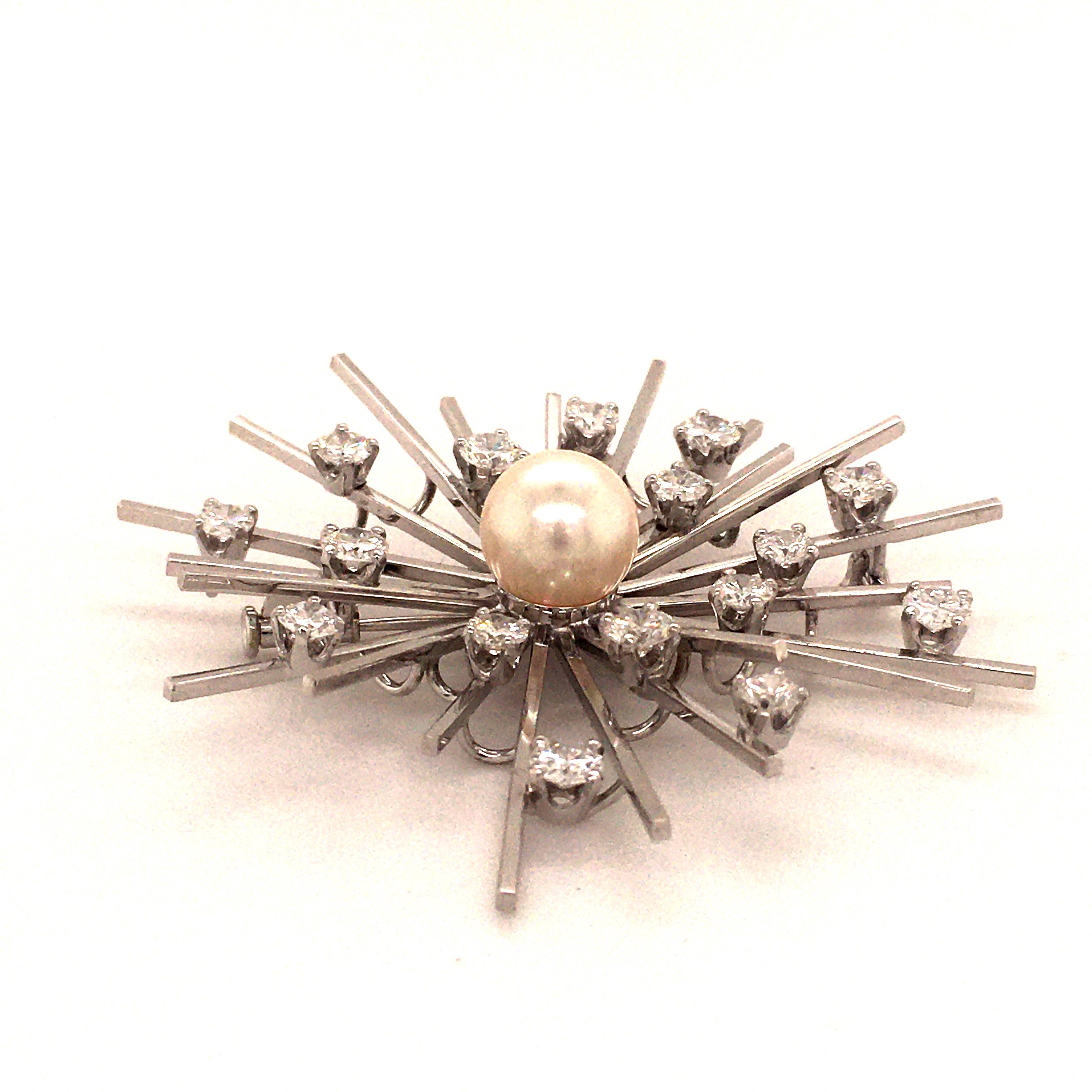 Akoya Pearl and Diamond White Gold Brooch In Excellent Condition For Sale In Lucerne, CH