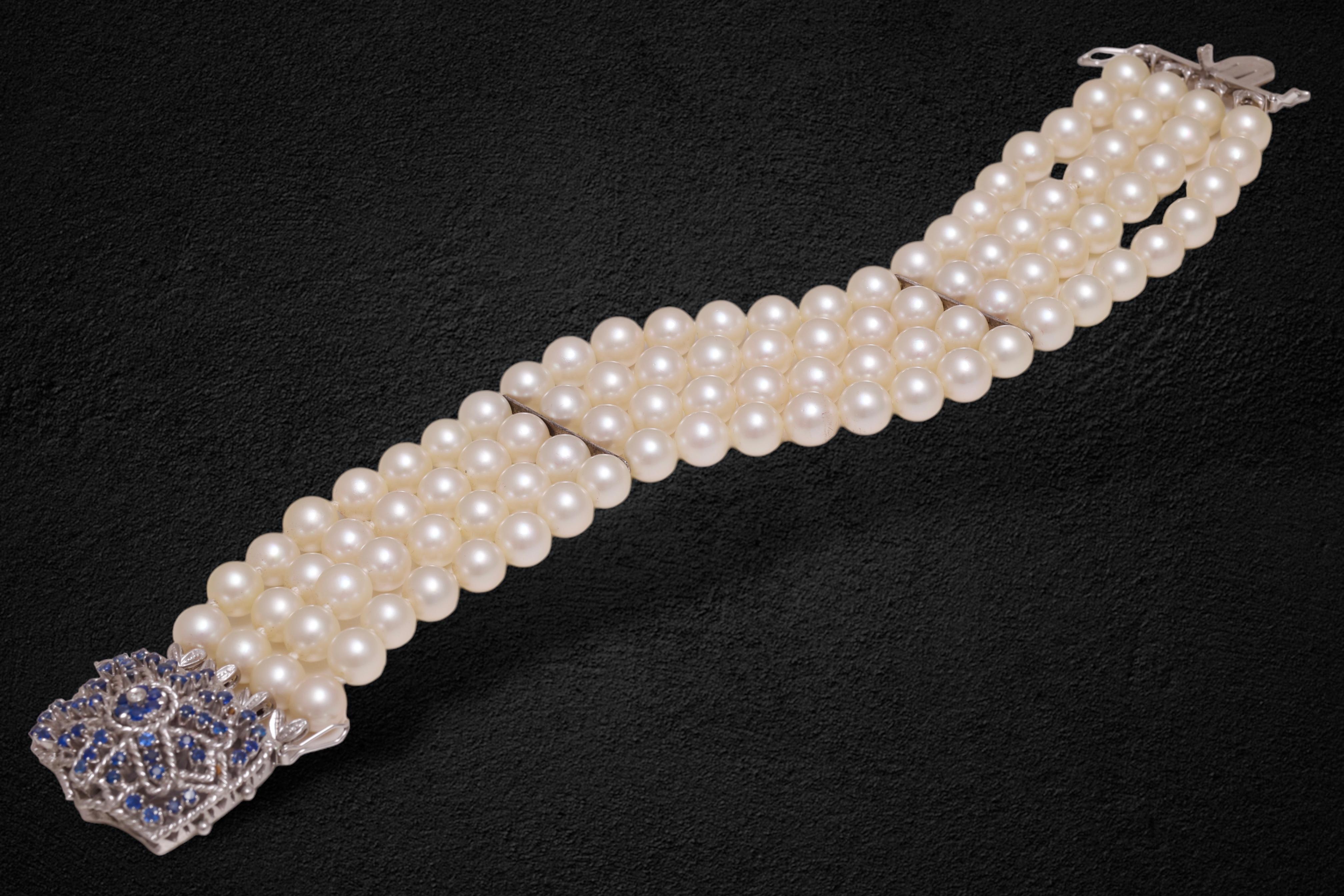 Brilliant Cut Akoya Pearl Bracelet with 18 kt. White Gold Locker with Sapphires & a Diamond For Sale
