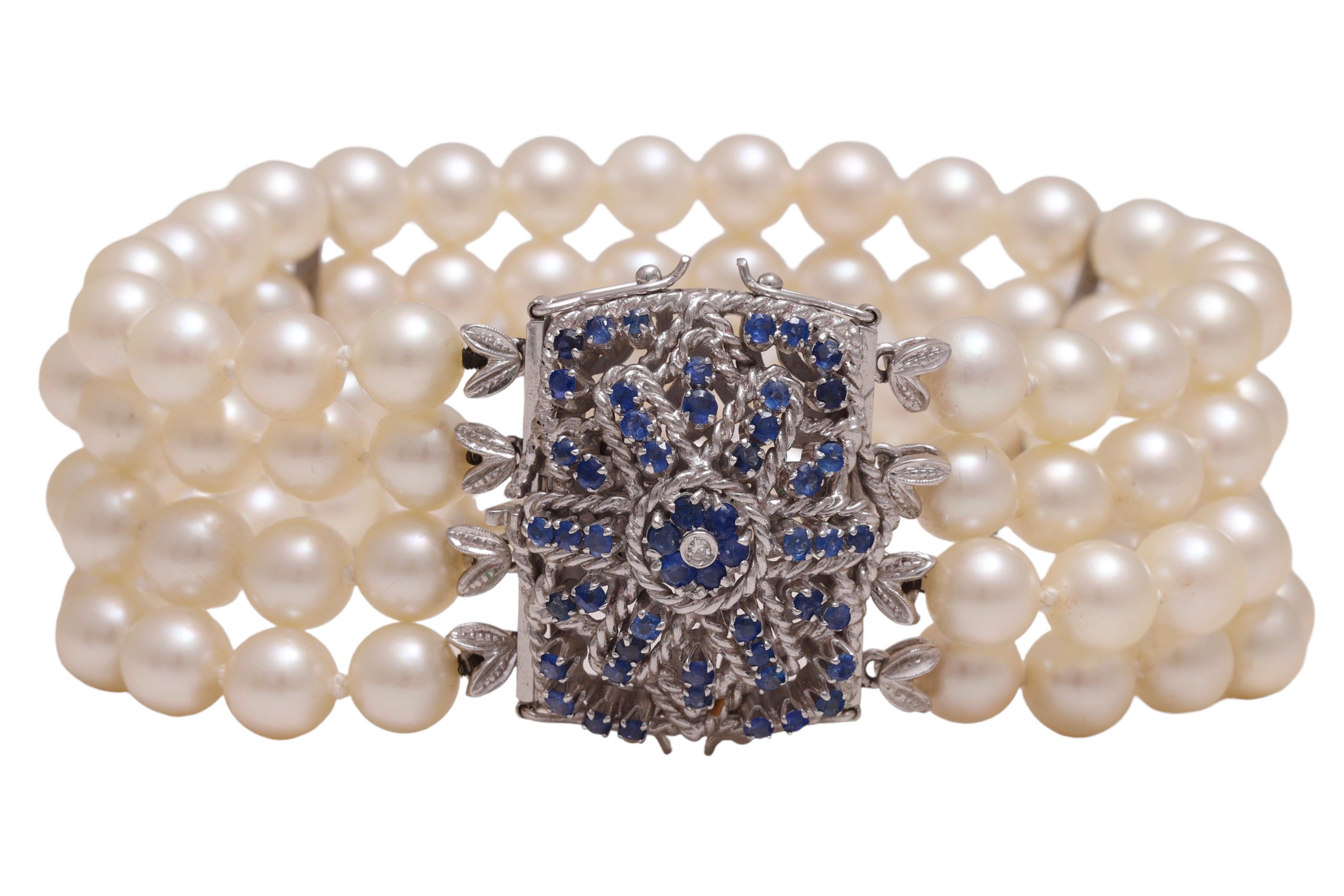 Akoya Pearl Bracelet with 18 kt. White Gold Locker with Sapphires & a Diamond In Excellent Condition For Sale In Antwerp, BE