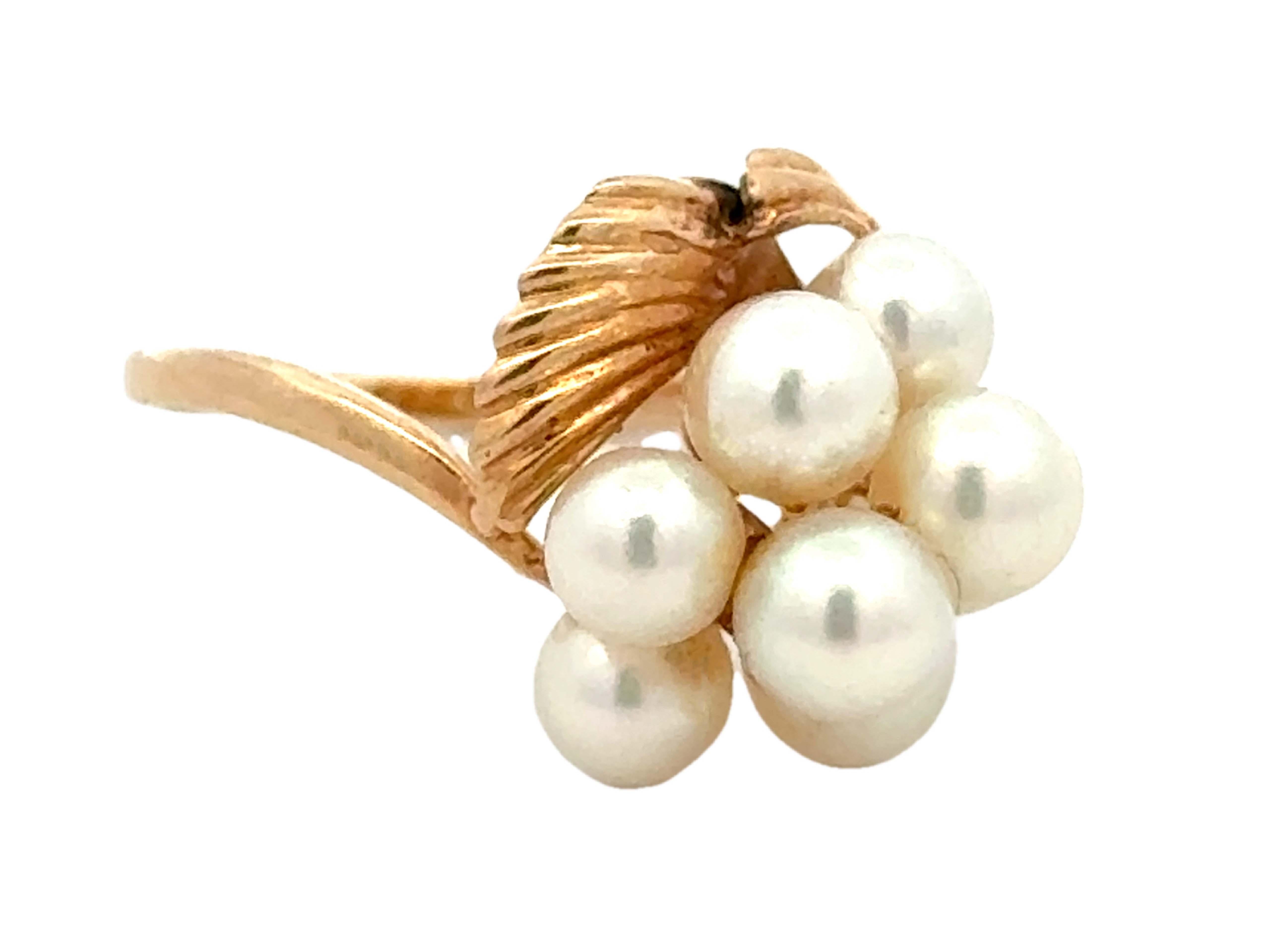 Moderne Akoya, bague à feuilles en grappe de perles en or jaune 14 carats en vente