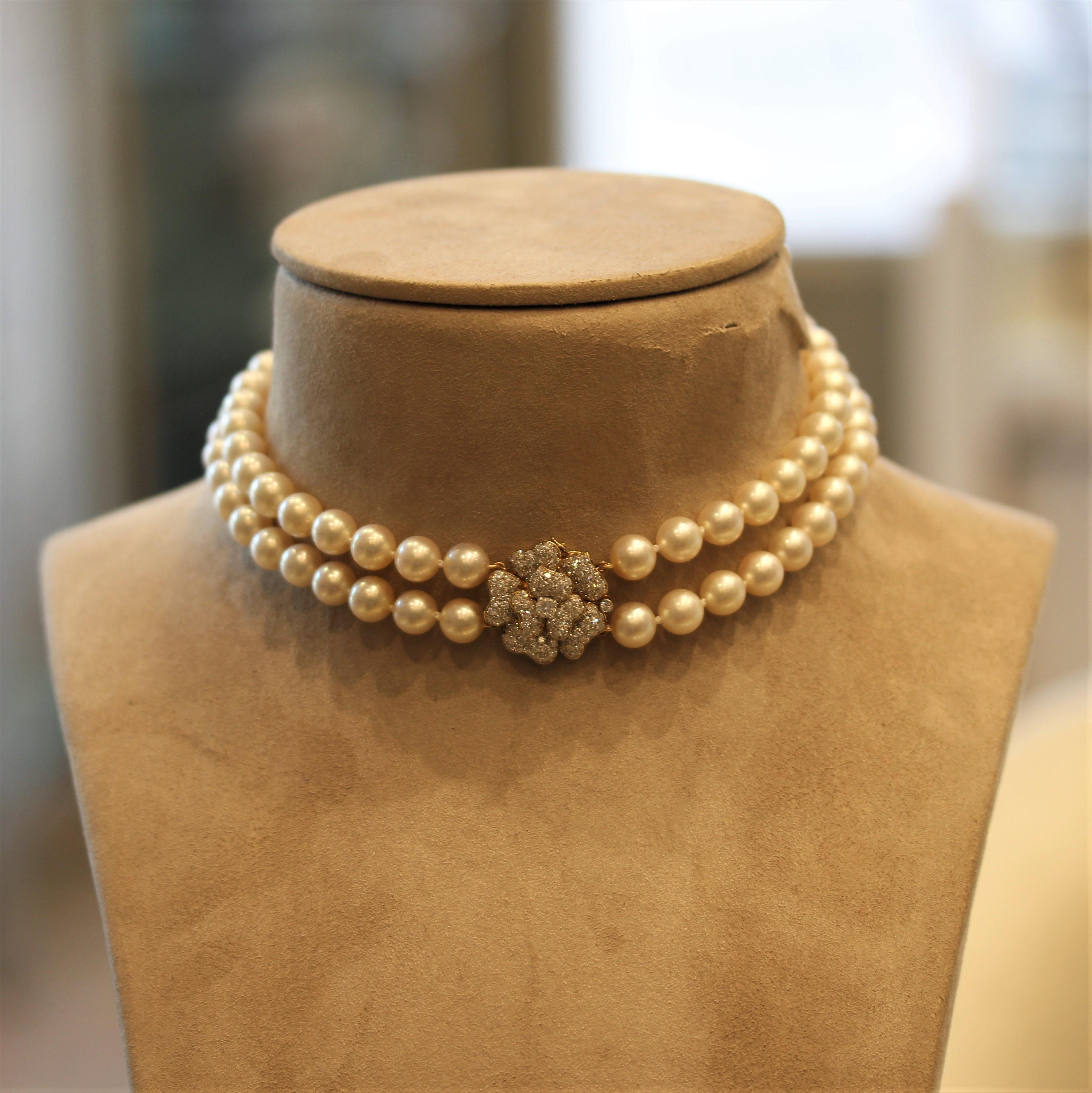 Doppelreihige Choker-Halskette mit Akoya-Perle und Diamant-Blumenverschluss aus Gold 1