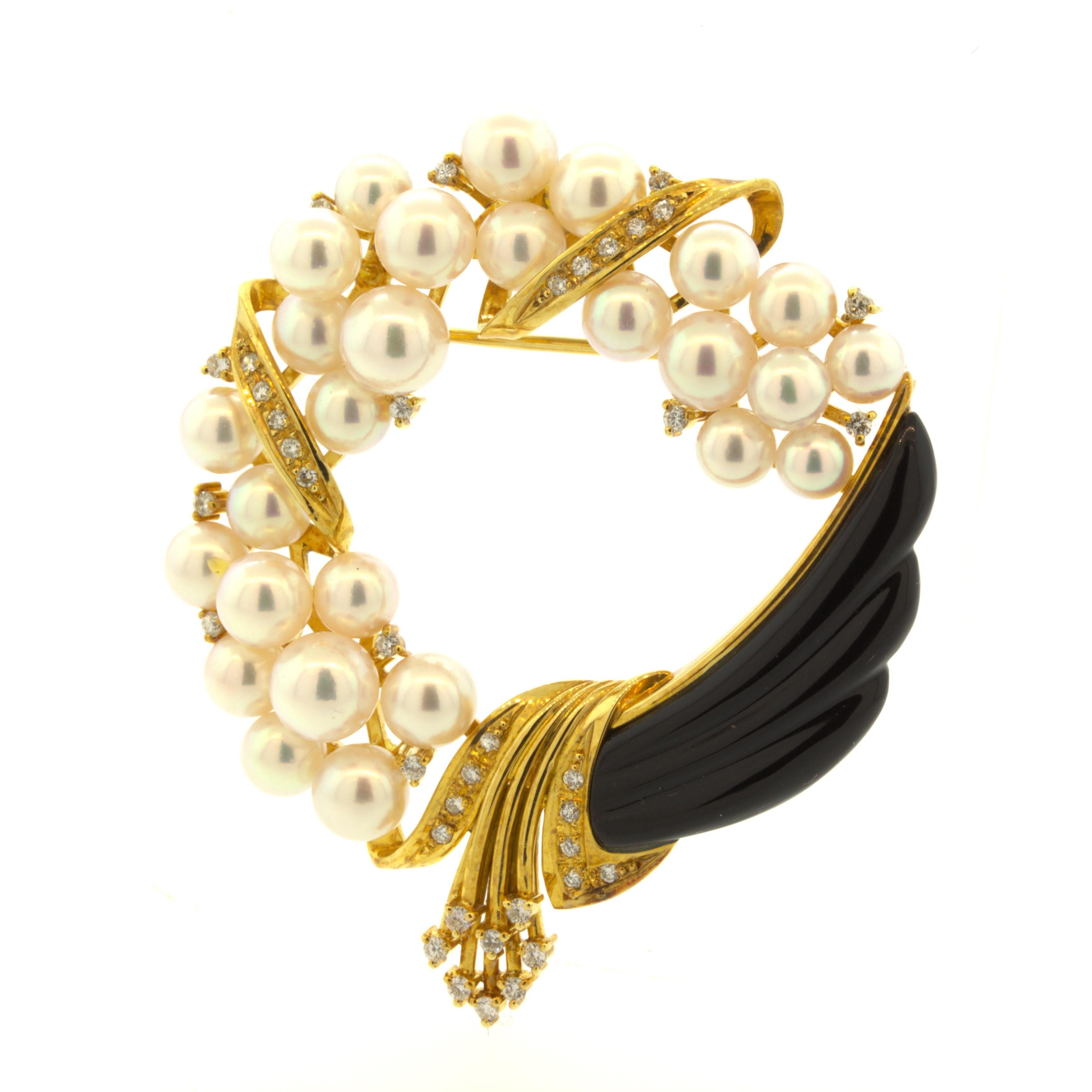 Akoya Pearl Diamond Onyx 18k Yellow Gold Wreath Brooch In New Condition For Sale In Beverly Hills, CA