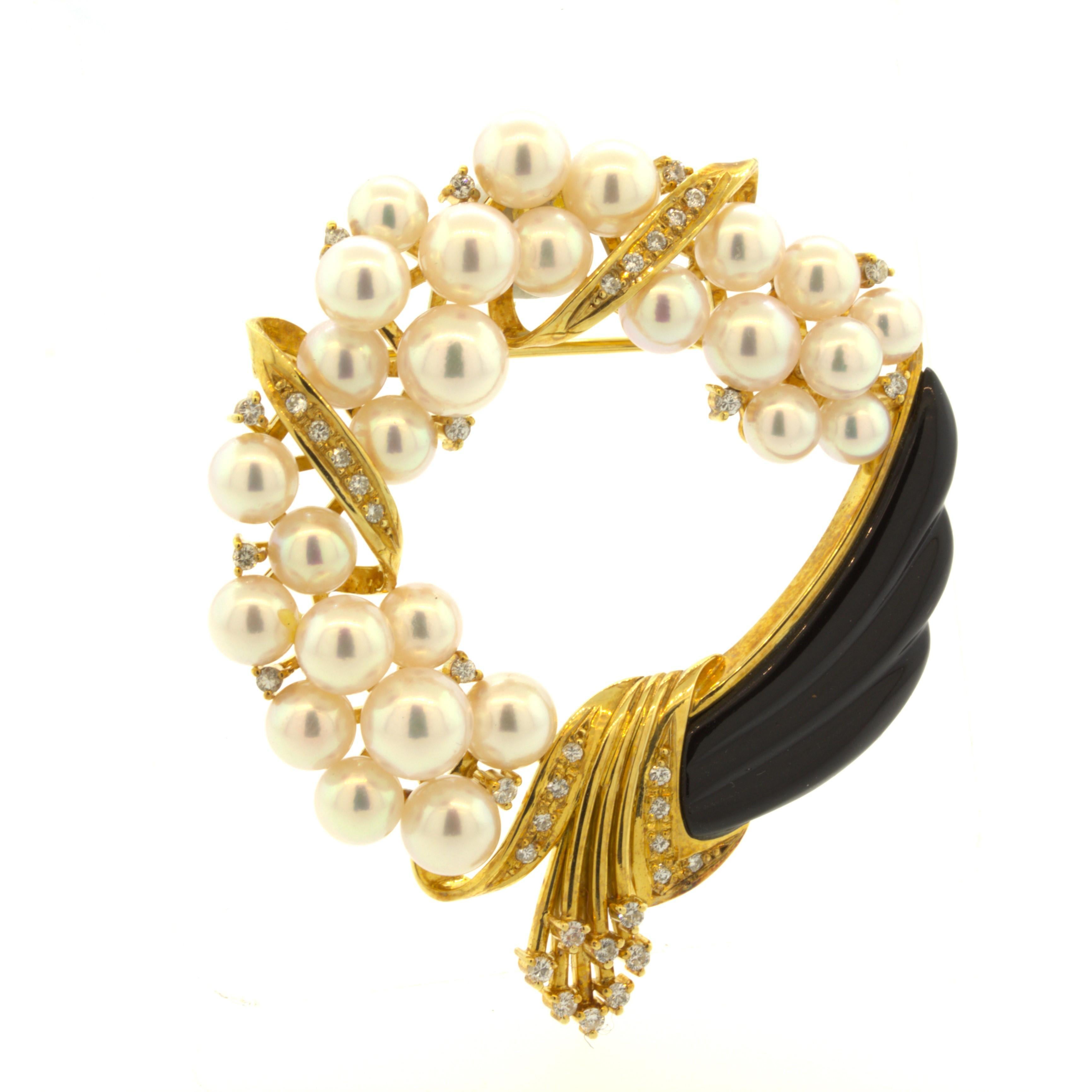 Broche couronne en or jaune 18k perle Akoya diamant onyx Unisexe en vente