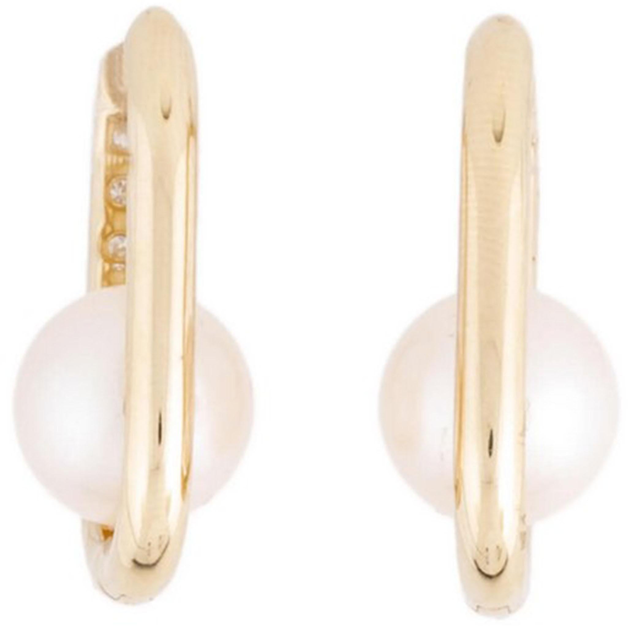 Origin: Japan
Pearl Type: Akoya Pearls
Pearl Size: 8.5 - 9.0 MM in Diameter
Pearl Color: White
Pearl Shape: Round 
Pearl Surface: AAA
Pearl Luster: AAA Gem
Pearl Nacre: Top
Diamond:0.20ct
Gold: 14kt Yellow
Seven Seas pearls paper clip collection.