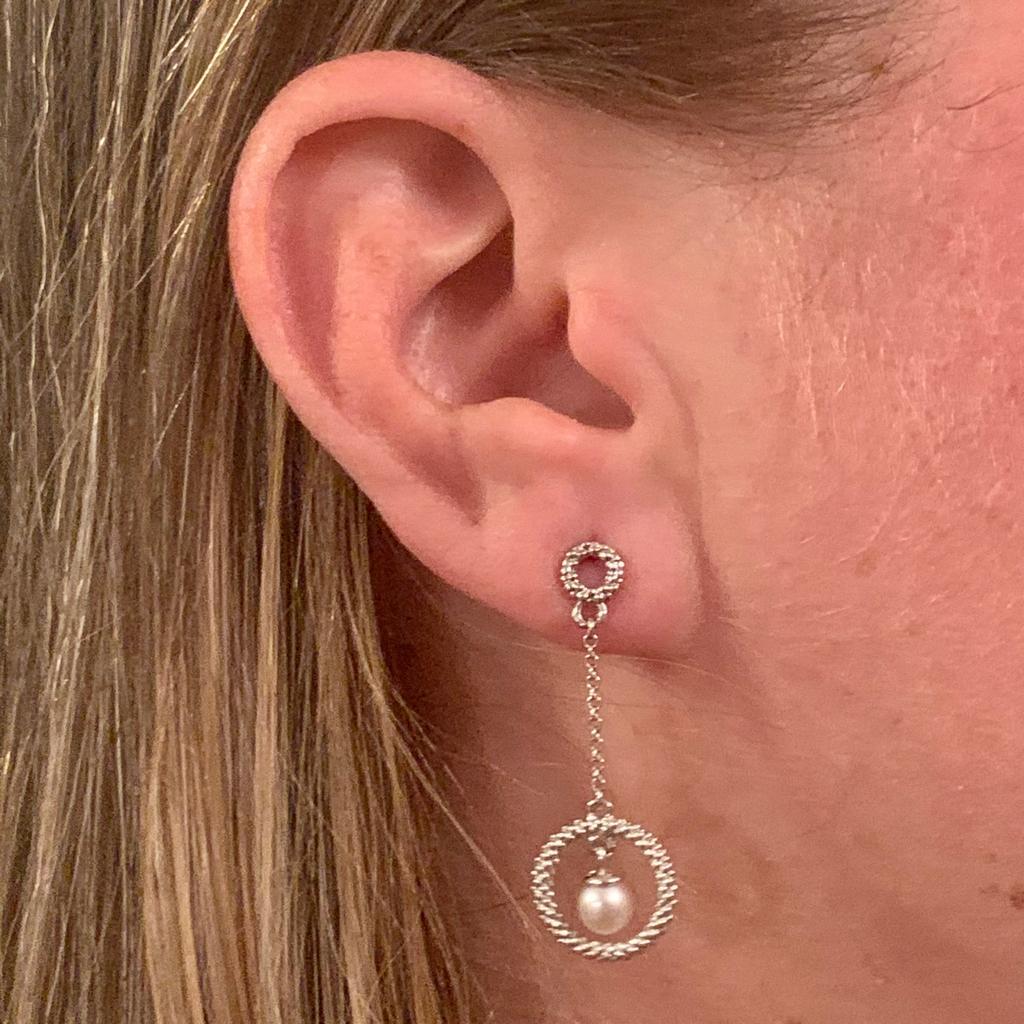 Orecchini di perle Akoya giapponesi di alta qualità in oro bianco 14 KT da 5,25 mm certificati $990 017544

Questo è un gioiello unico, personalizzato e affascinante!

Niente dice 
