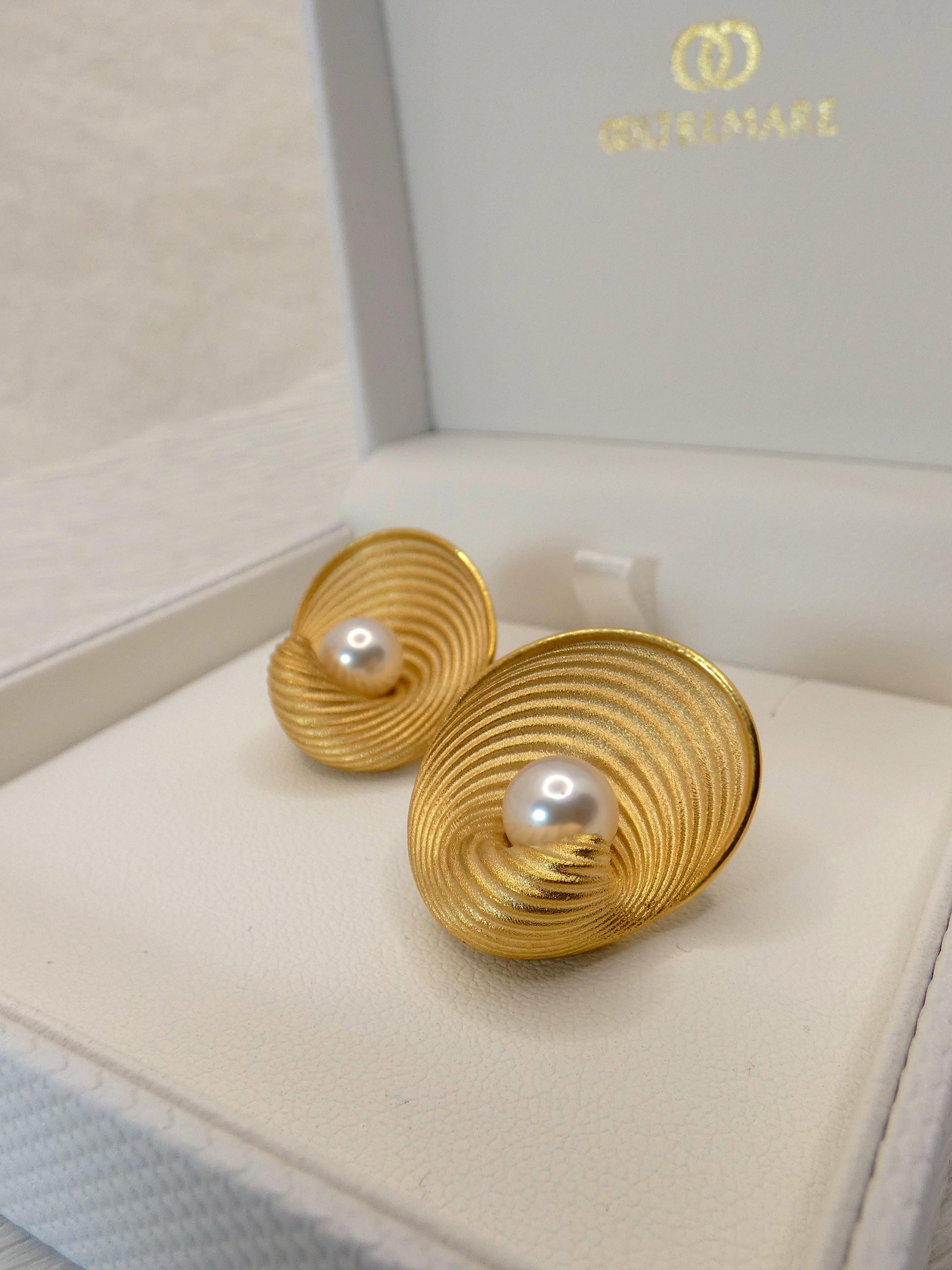 Men's Akoya Pearl 18k Gold Earrings Designed and Crafted in Italy  Oltremare Gioielli For Sale