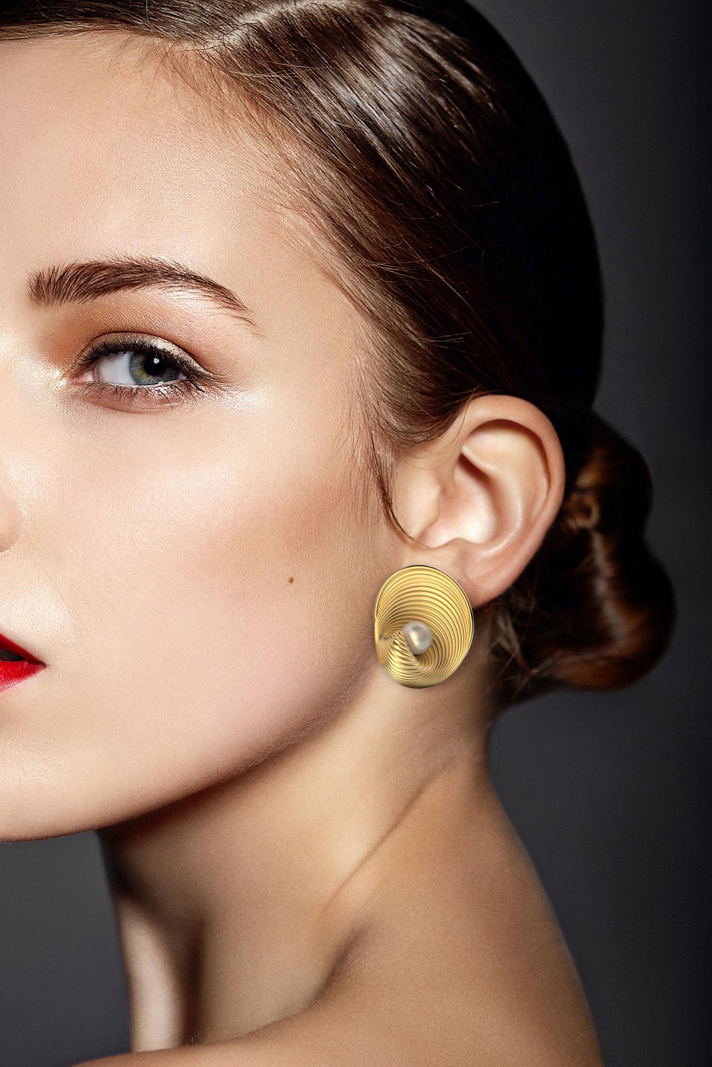 Akoya-Perlen-Ohrringe aus 18 Karat Gold, entworfen und gefertigt in Italien  Oltremare Gioielli im Angebot 1