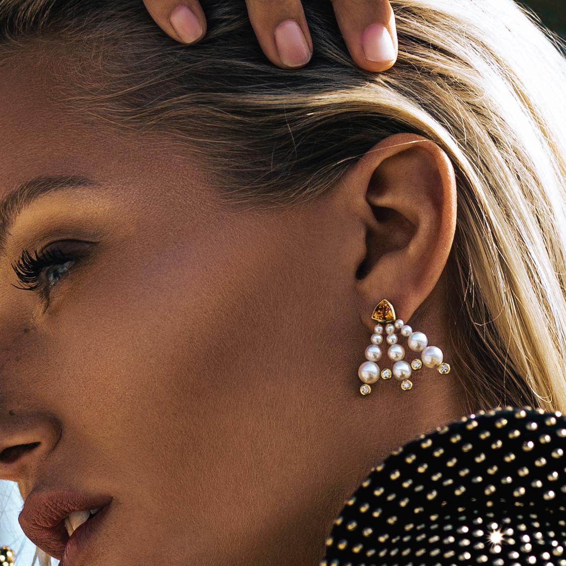 Moderno Orecchini a bolla con perla Akoya, granato mandarino e diamante in vendita