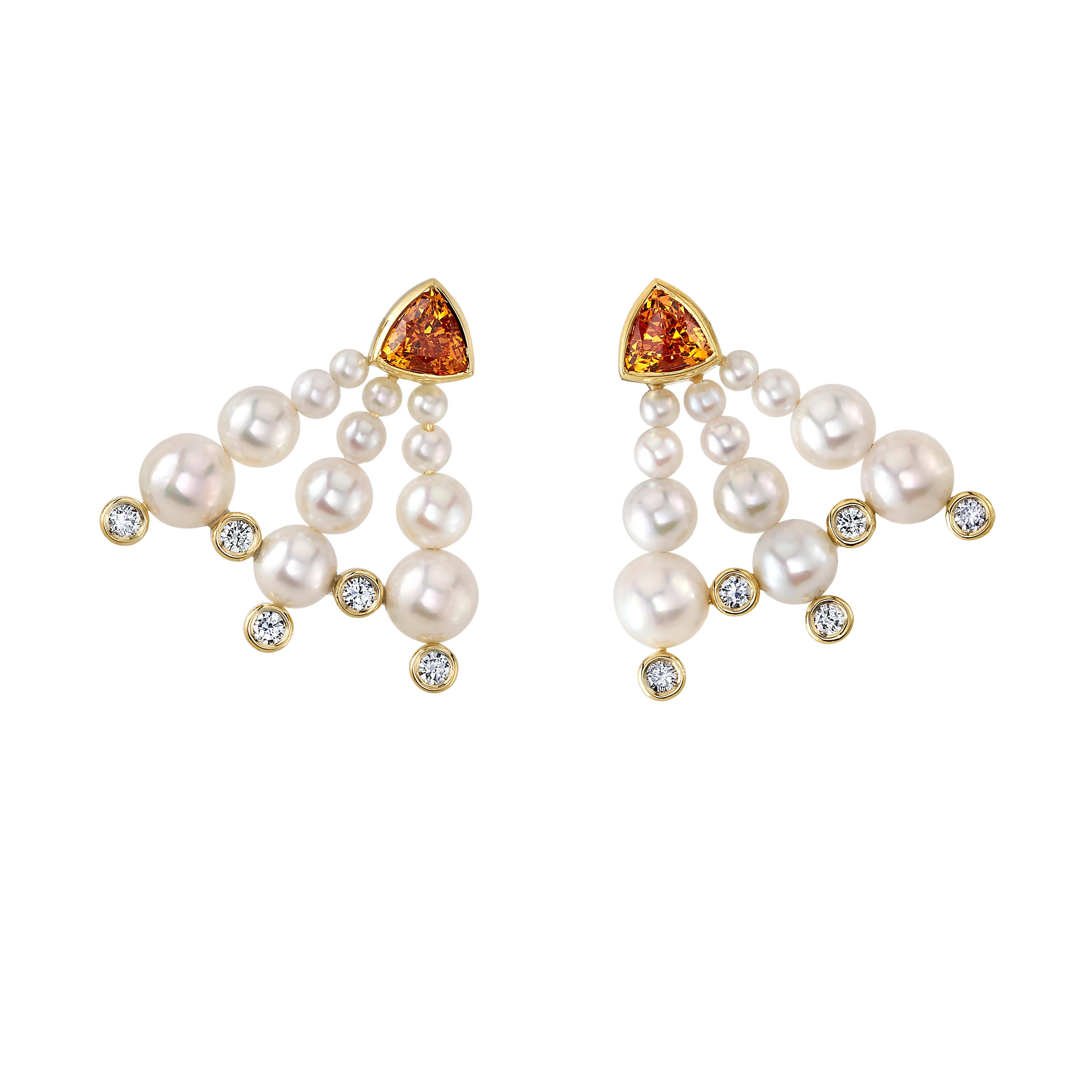 Boucles d
oreilles bulles en perles d
Akoya, grenats mandarins et diamants