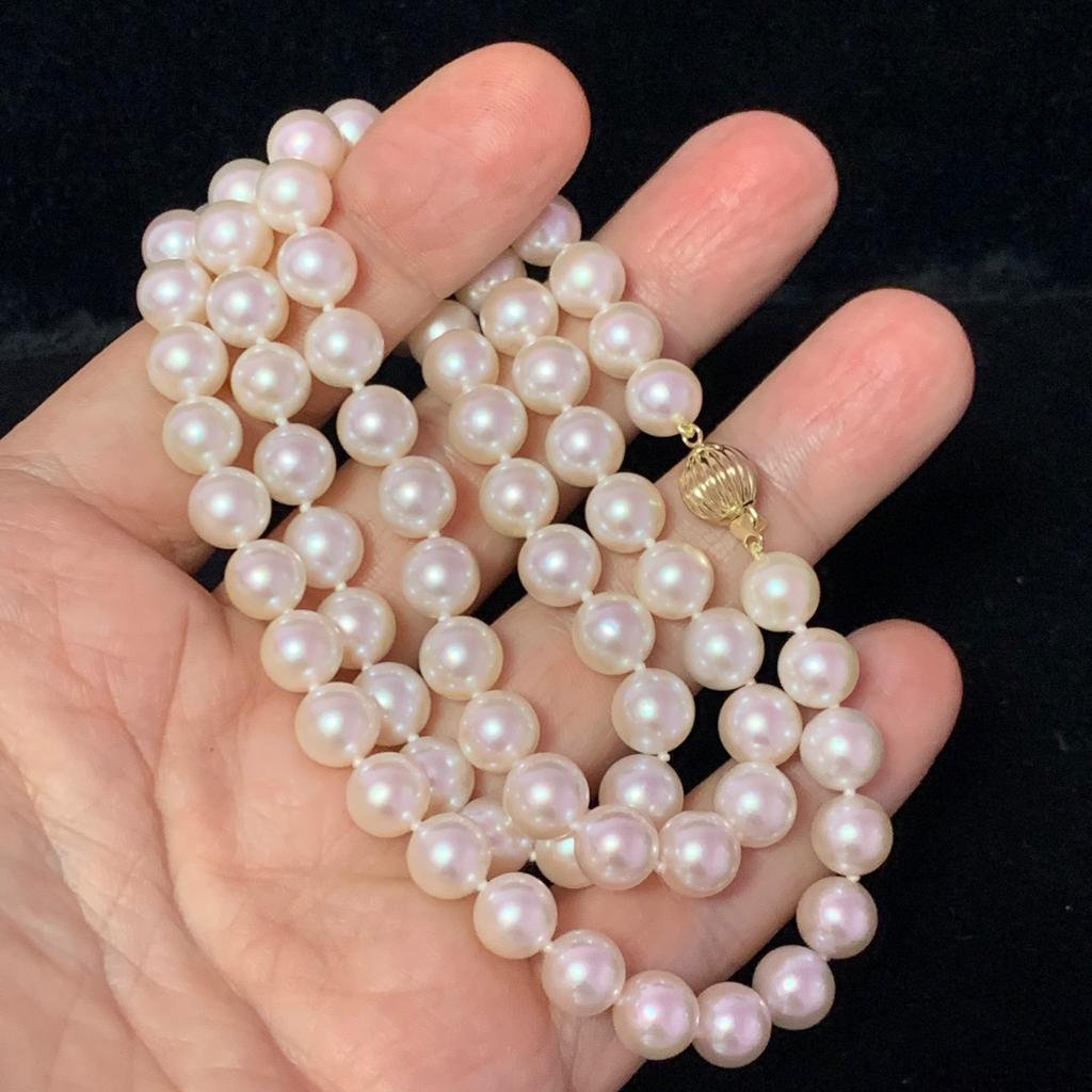 Fine Quality Japanese Akoya 8.50 mm Pearl 26 inch Necklace with a 14 KT WG clasp.

Certified $7,650 017784

This necklace is a refined piece of fine jewelry, featuring large 8.50 mm Japanese Akoya pearls strung across a generous 26-inch length,