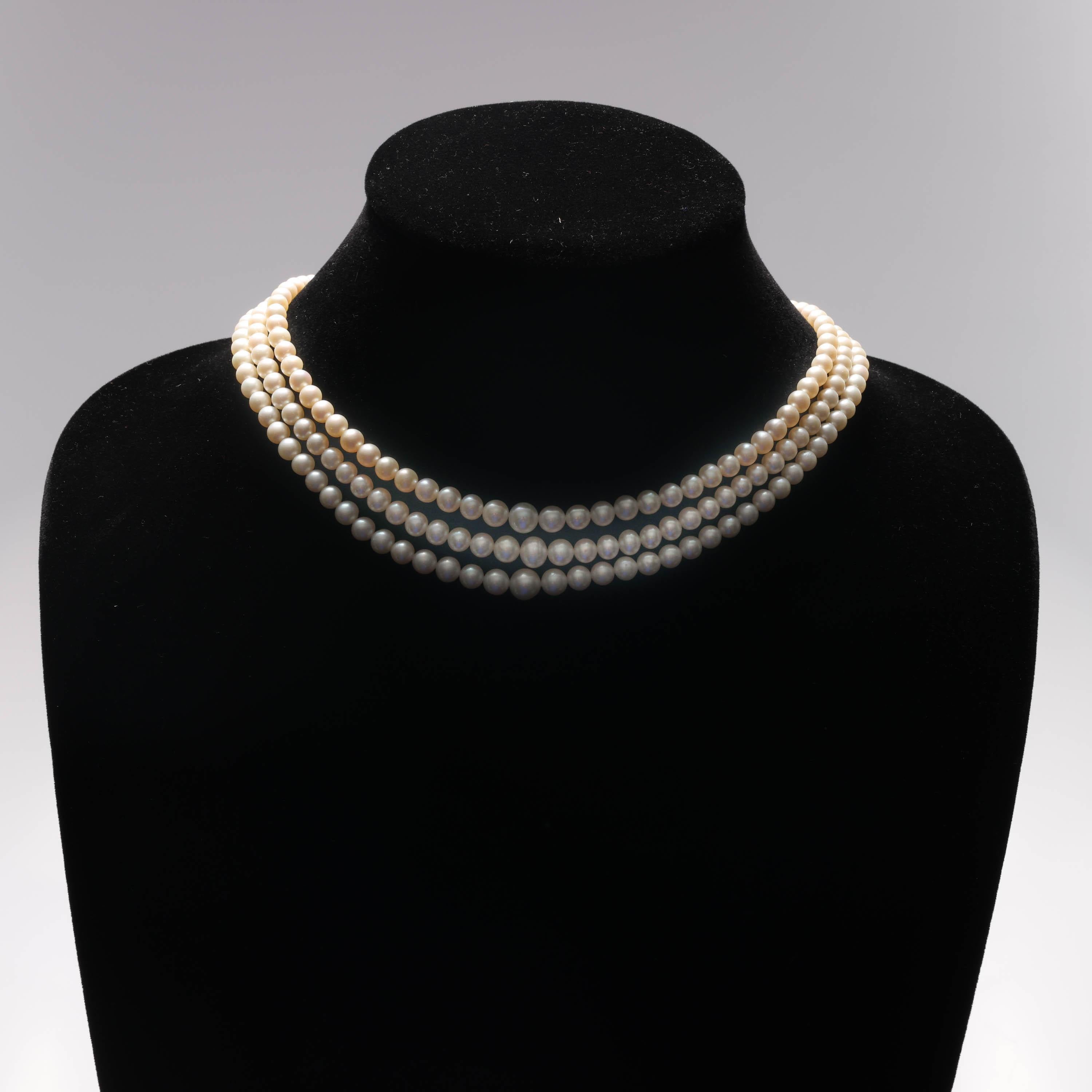 Collier de perles d'Akoya, Circa 1970 Excellent état - En vente à Southbury, CT