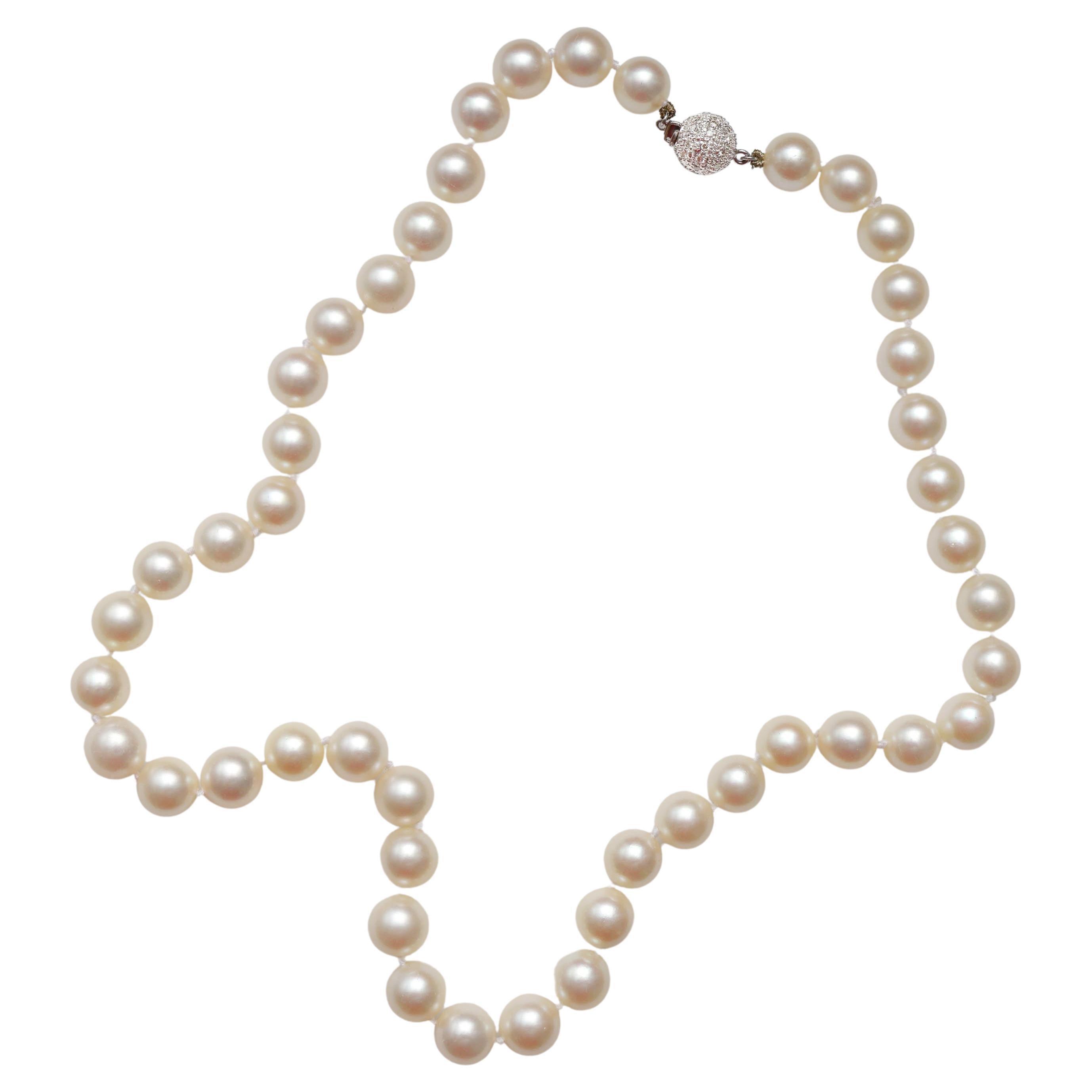 Akoya Pearl & Necklace Diamond Clasp 9mm Luxury Size Pearls, circa 1980s For Sale