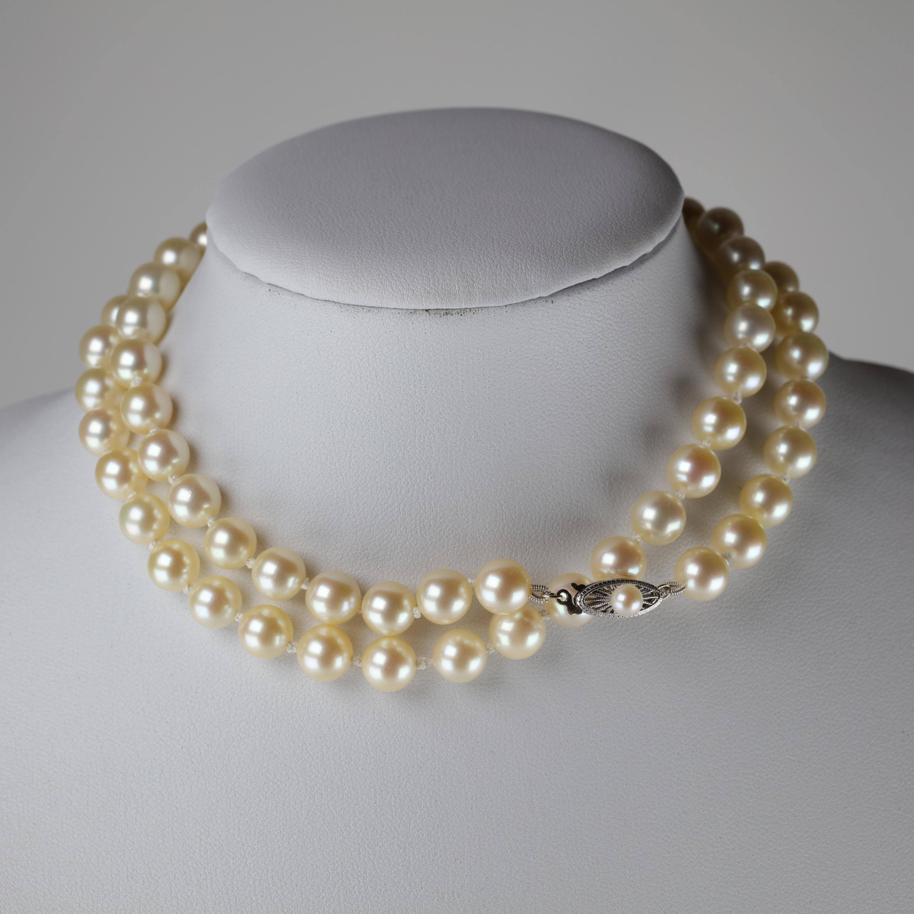 Akoya Pearl Necklace from Midcentury In Excellent Condition In Southbury, CT