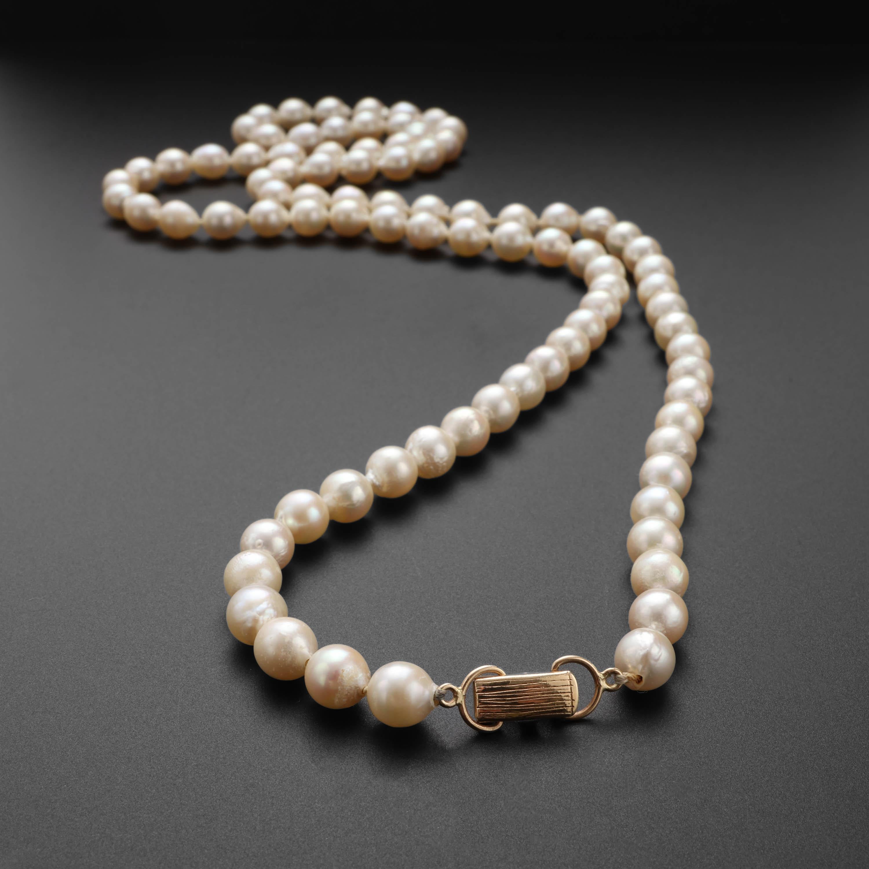 Modern Akoya Pearl Necklace Vintage 1970s Ming's For Sale