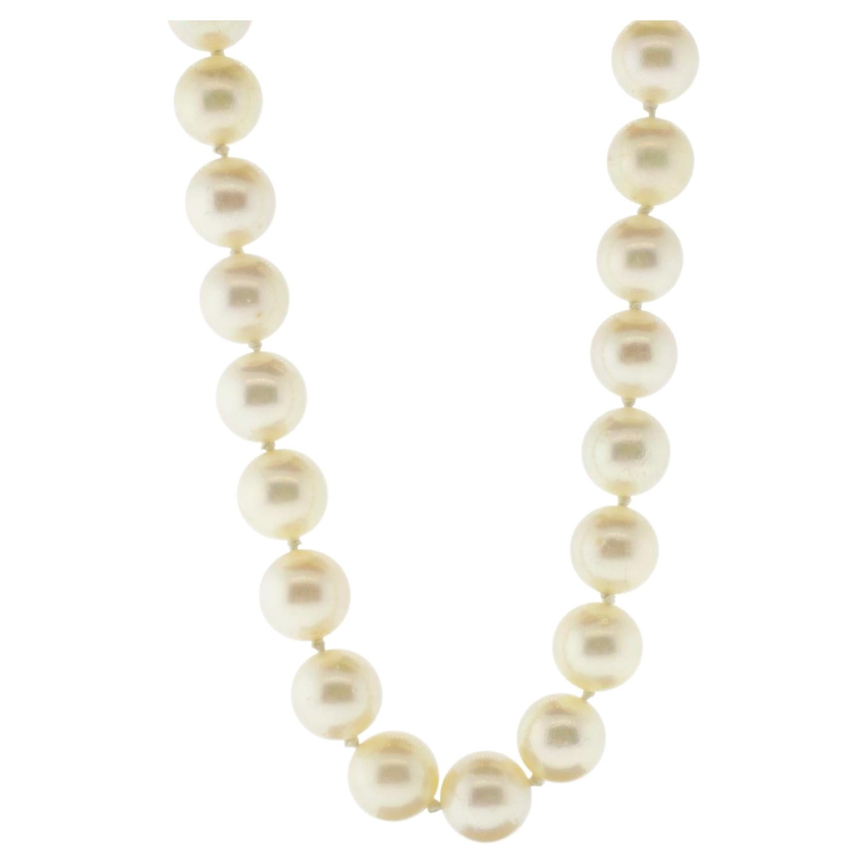 Collana di perle Akoya con chiusura in oro bianco 14K