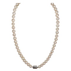 Akoya-Perlenkette mit Verschluss aus 18 kt Weißgold und einem Diamanten