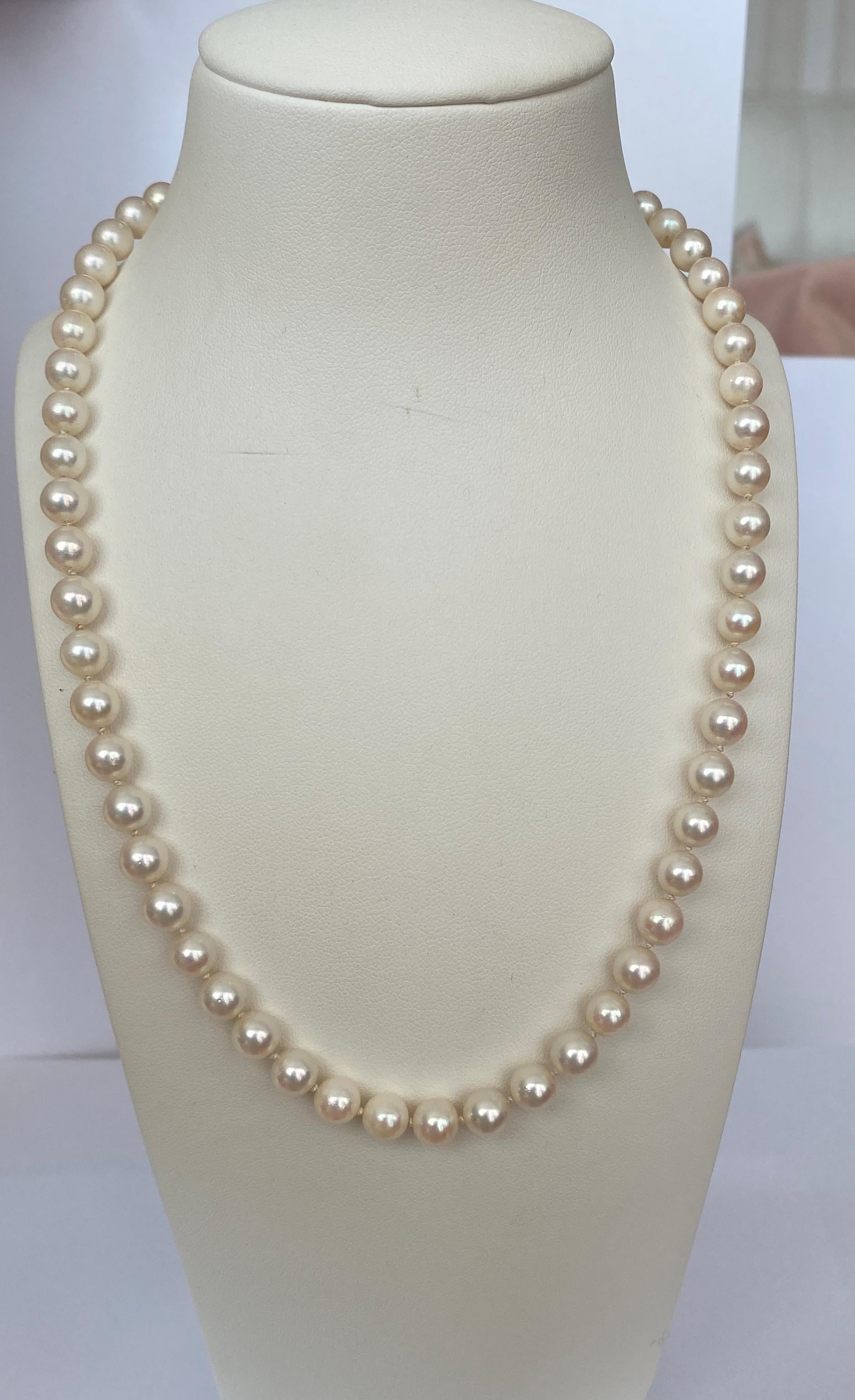 Offered: Akoya saltwater pearl necklace with 18k yellow gold clasp, marked 750.
Akoya pearls are 58 pieces. Diameter of pearls around 6.53-6.75 mm. Pair pearls has some different luster.
Length: 43cm
Gross weight: 28 grams

