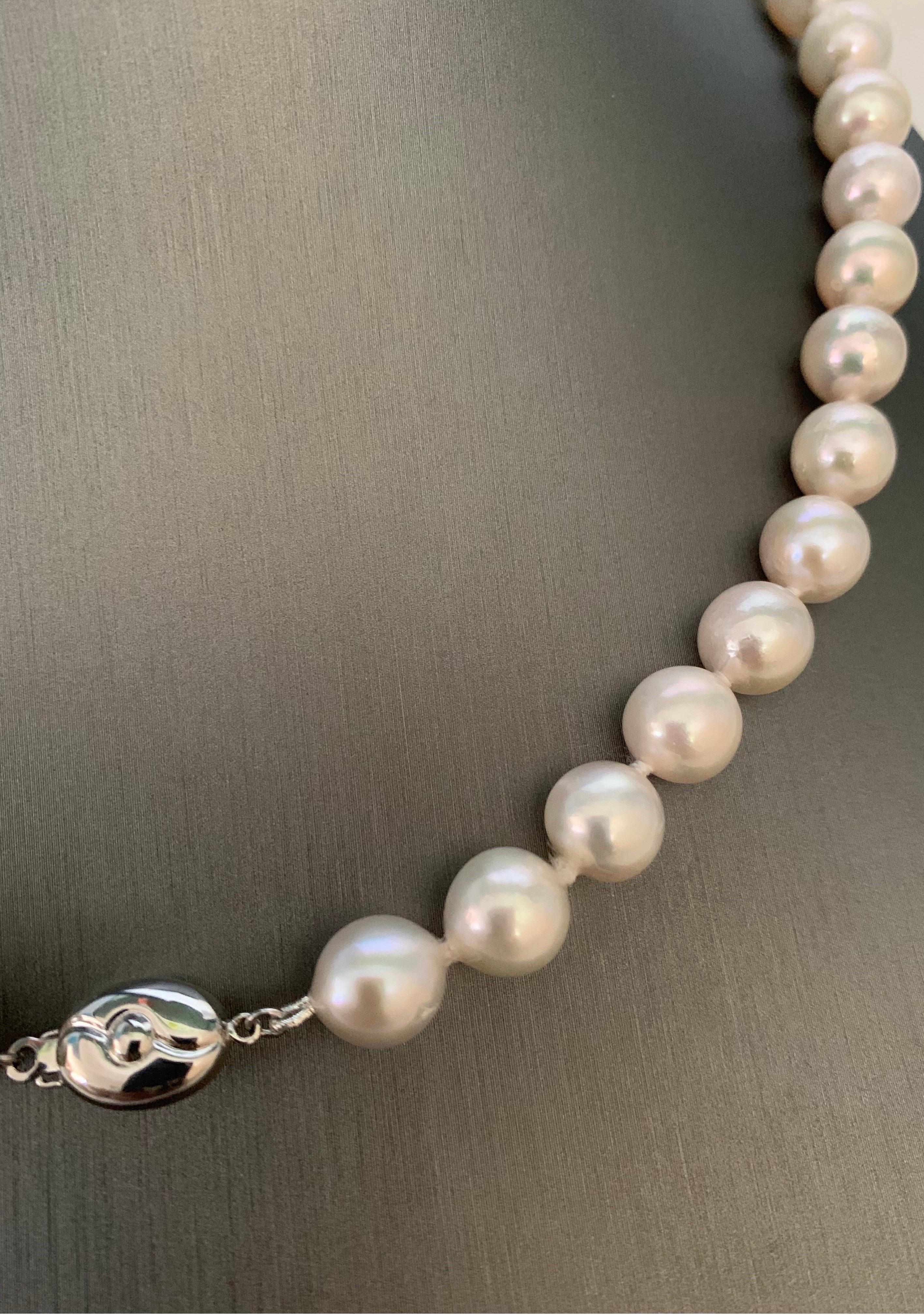 Round Cut Akoya Pearl Necklace with White Gold Clasp For Sale