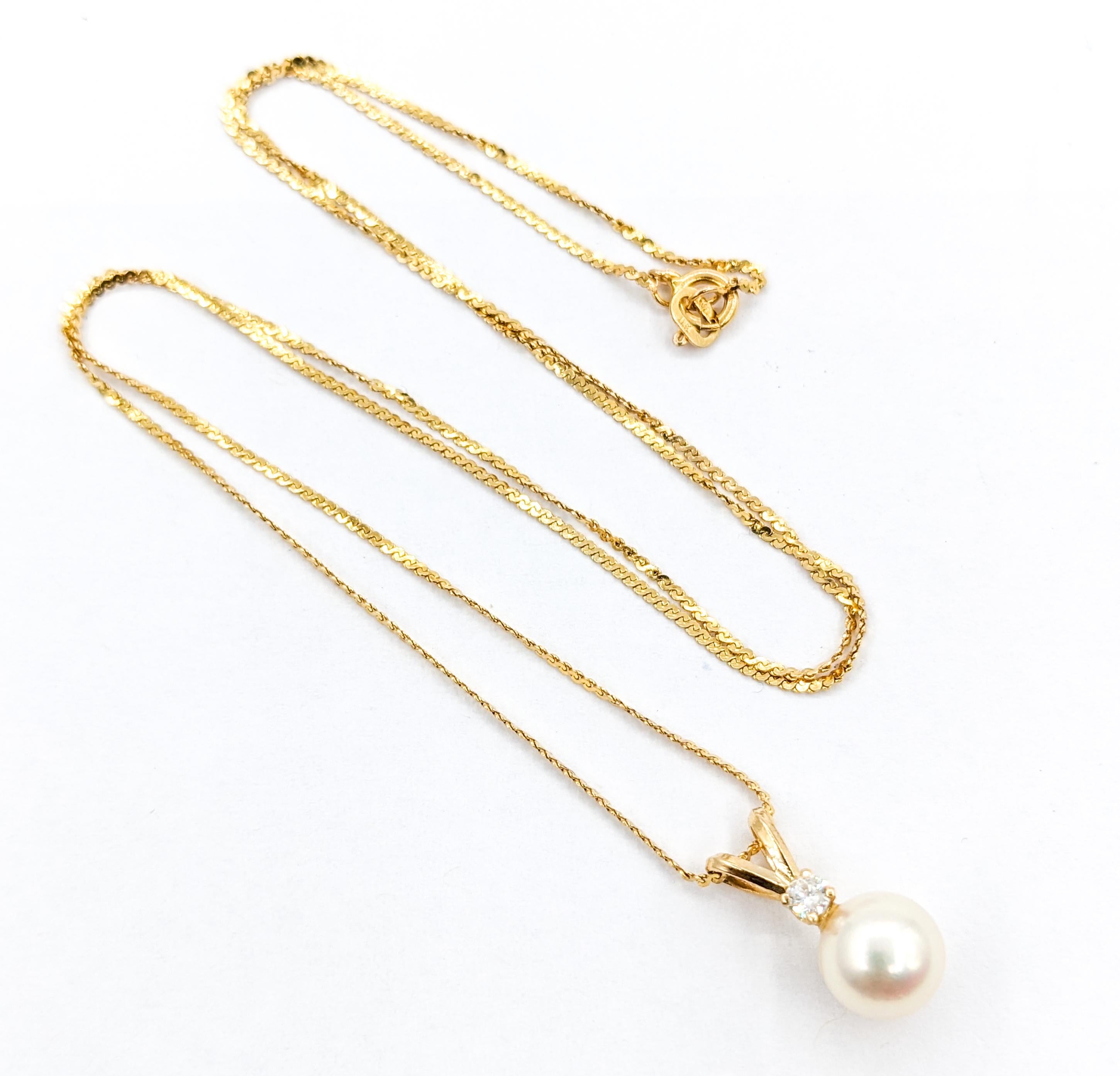 Akoya Pearl & Round Diamond Necklace Yellow Gold

Introducing this drop pearl necklace, expertly crafted in 14kt yellow gold, adorned with a 0.06ct round diamond. The diamond, sparkling with I clarity and a near-colorless white shade, adds a touch
