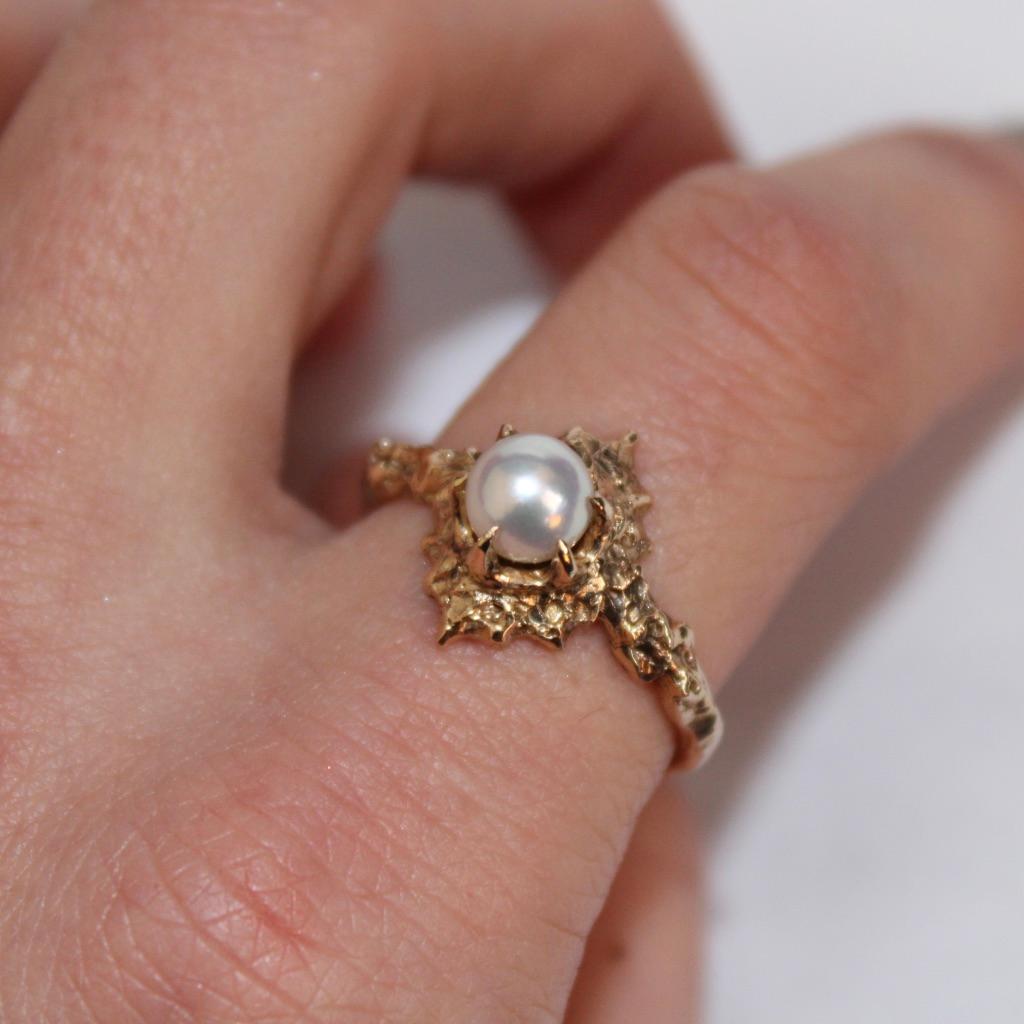 Akoya Pearl Solitaire Ring in 14 Karat Yellow Gold For Sale 3