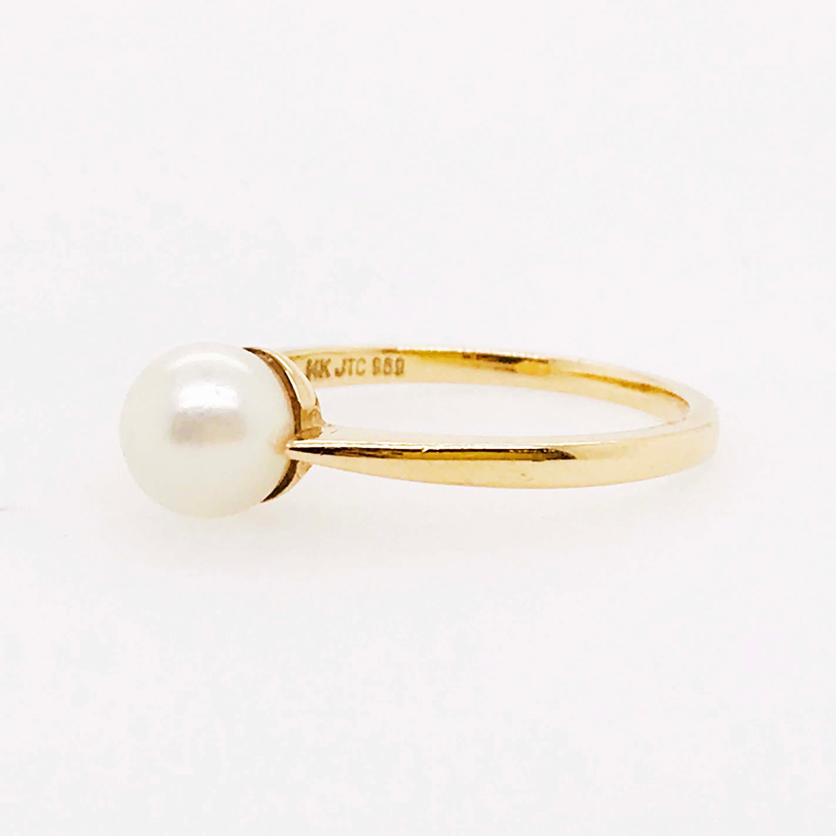 Akoya Pearl Solitaire Ring with Genuine Round Akoya Pearl in 14 Karat Gold In New Condition In Austin, TX