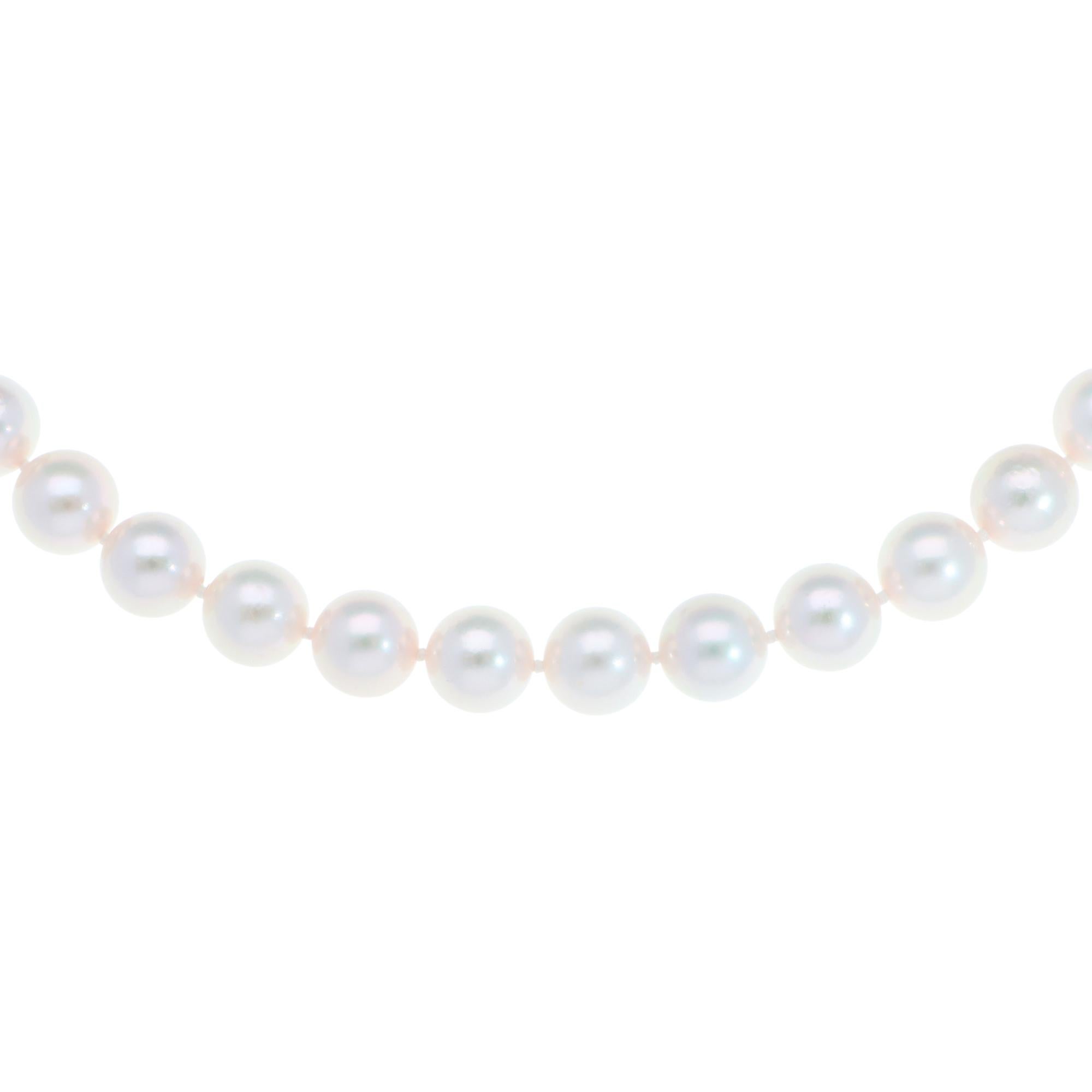 An elegant white Akoya pearl strand necklace with a vintage ridged barrel clasp set in 9k yellow gold.

The necklace is set with 42 round Akoya pearls from Japan. The strand is knotted between the pearls to protect them from scratching each other.