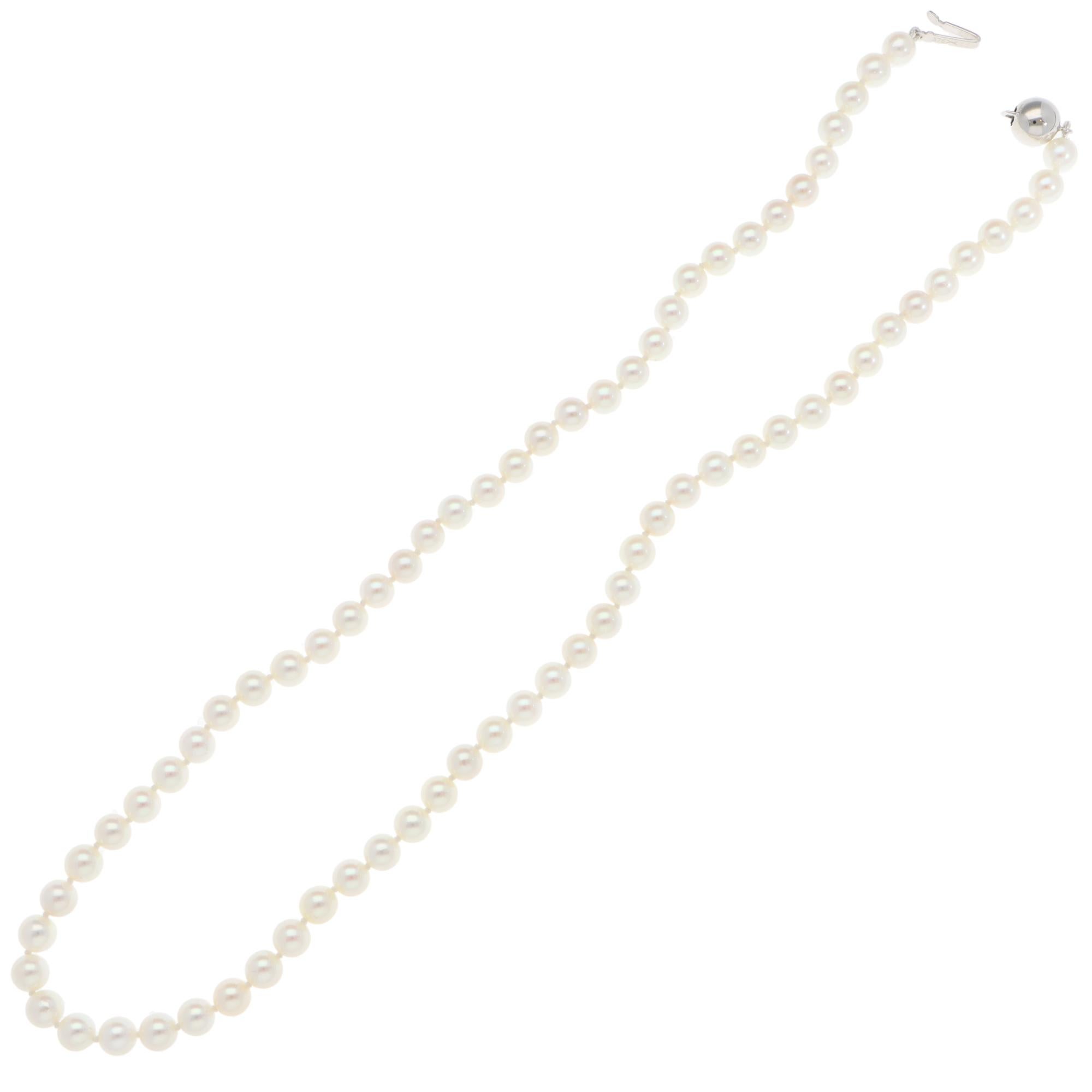 Perlina Collana con fili di perle Akoya e chiusura in oro bianco in vendita