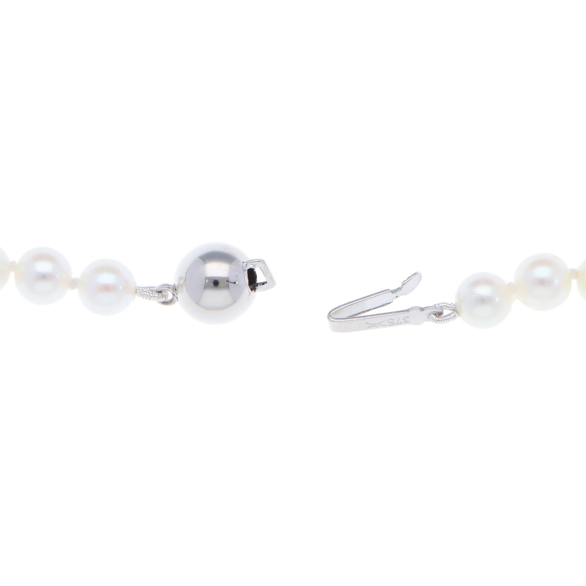 Collana con fili di perle Akoya e chiusura in oro bianco In condizioni ottime in vendita a London, GB