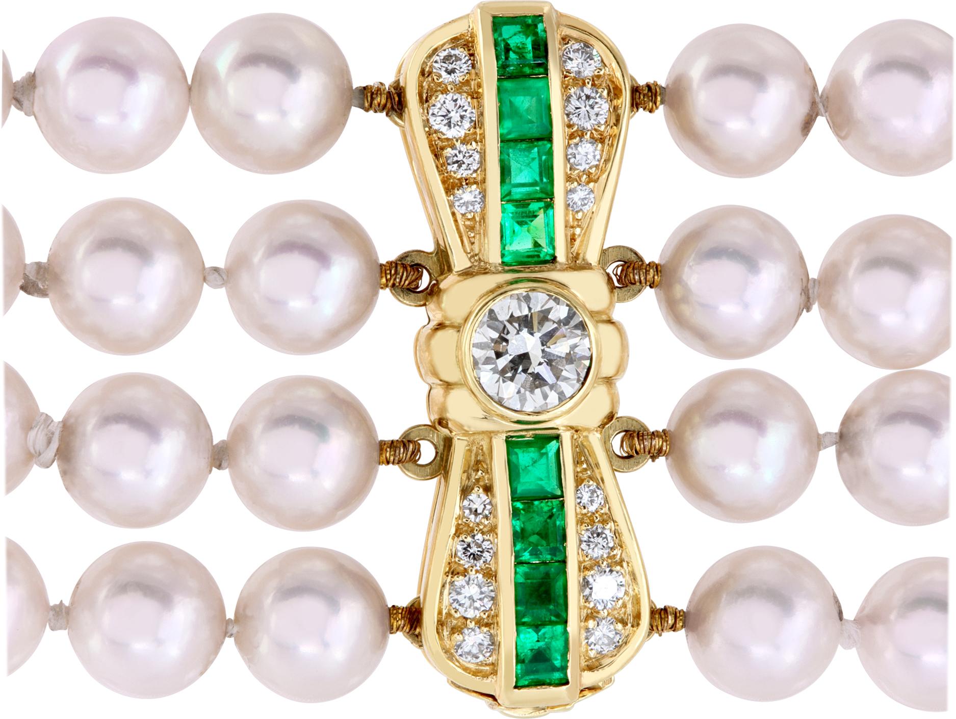 Women's Akoya pearls (7.5 x 8mm) necklace with diamond clasp For Sale