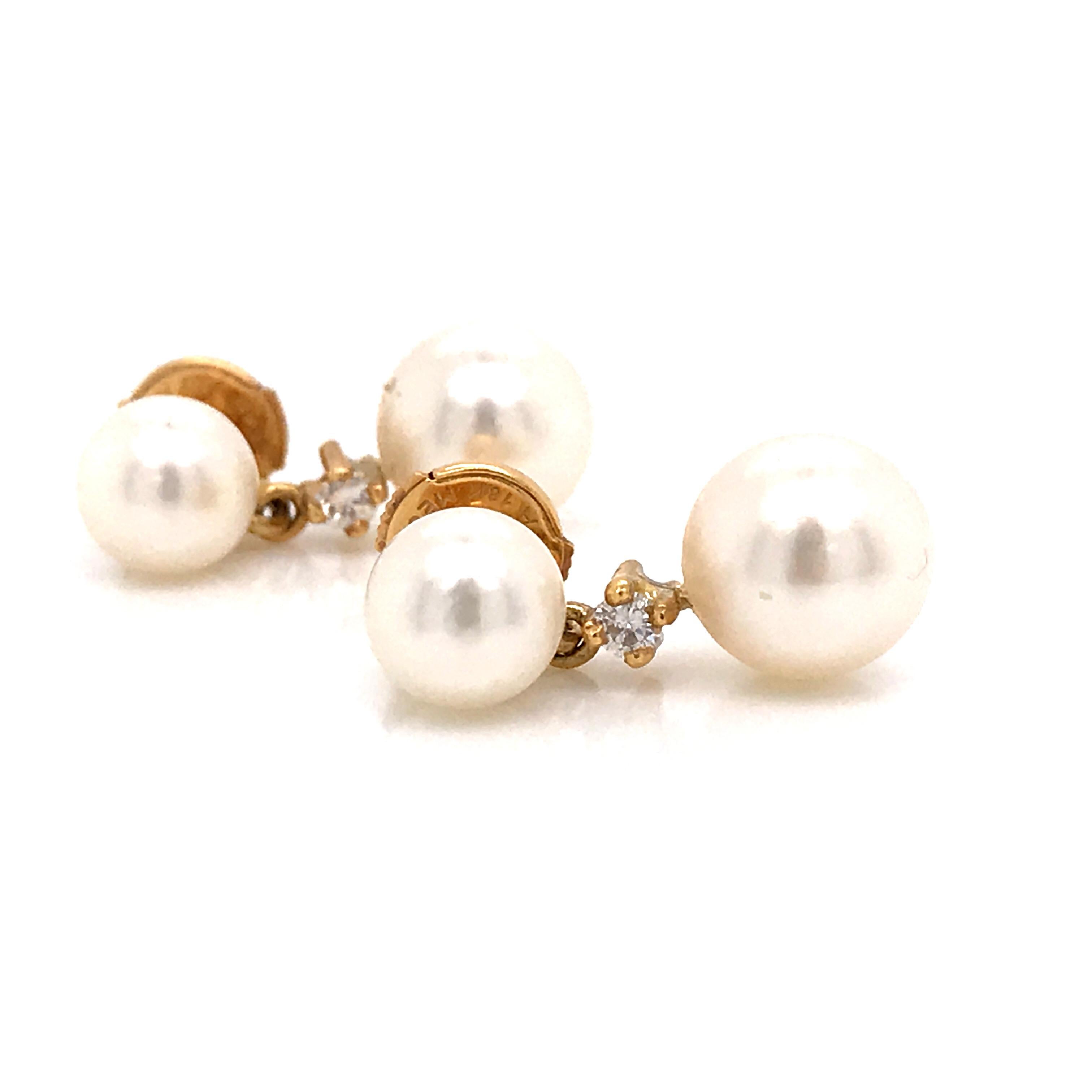 Akoya Pearls and Diamonds on Yellow Gold 18 Karat Stud Earrings In New Condition In Vannes, FR