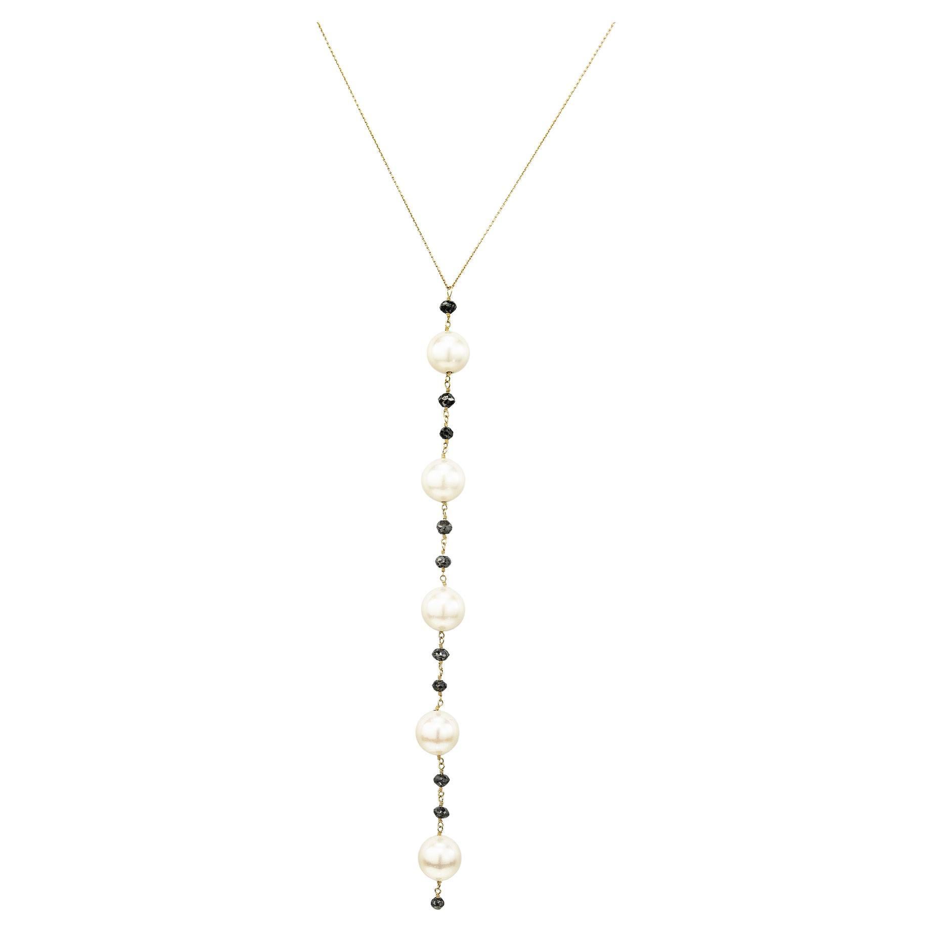 Collier de perles Akoya et diamants noirs en or jaune 18K