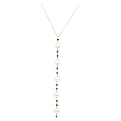 Collar Gota de Perlas Akoya y Diamantes Negros en Oro Amarillo de 18 K