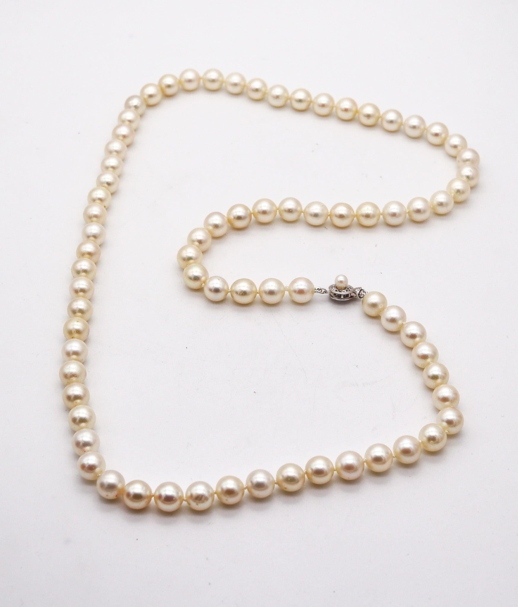 Modernist AKOYA PEARLS Long Pearls Necklace With 18Kt White Gold Spherical Lock For Sale