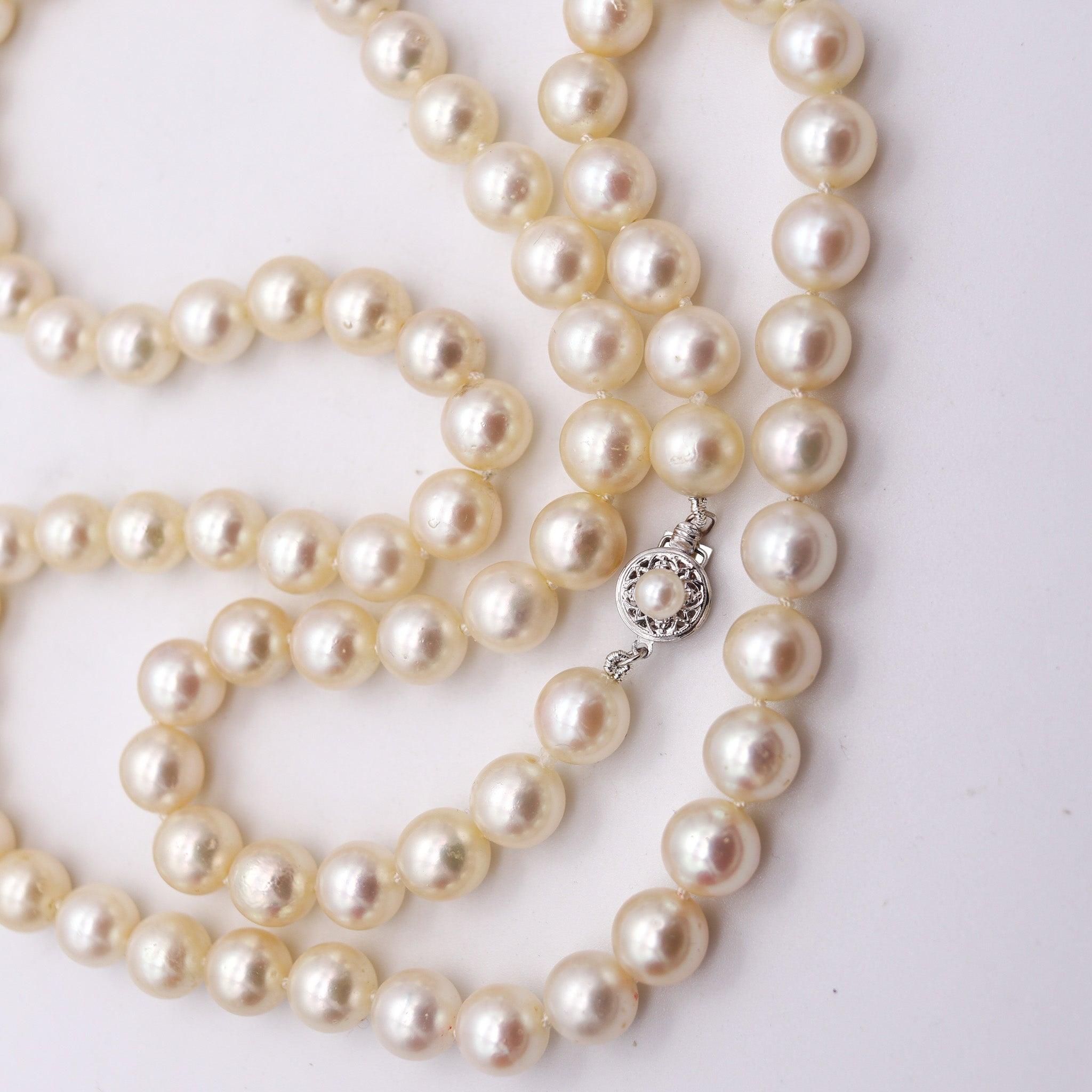 AKOYA PEARLS Long Pearls Necklace With 18Kt White Gold Spherical Lock In Excellent Condition For Sale In Miami, FL