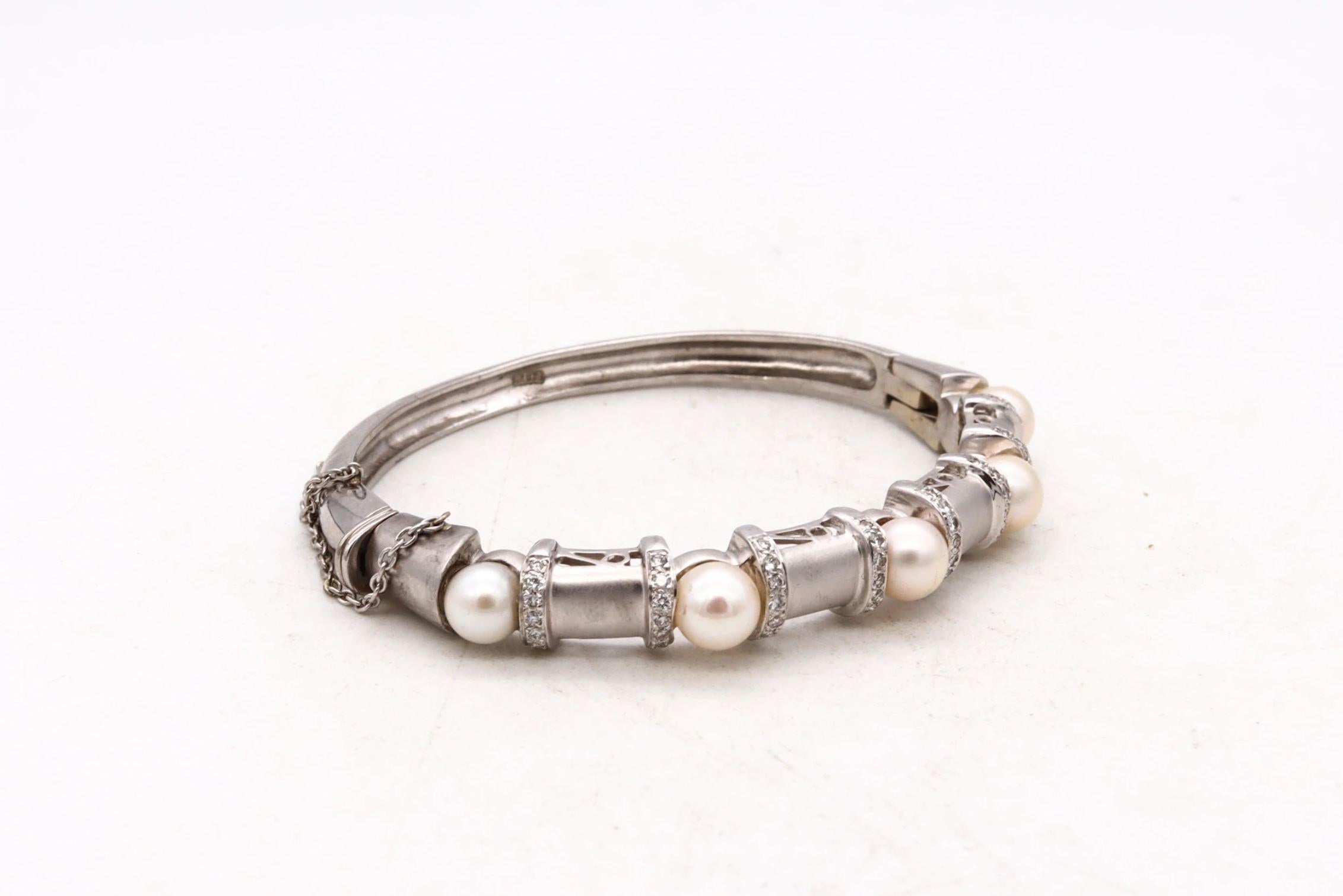 Brilliant Cut Akoya Pearls Modern Bangle Bracelet in 14 Kt White Gold with VS Diamonds