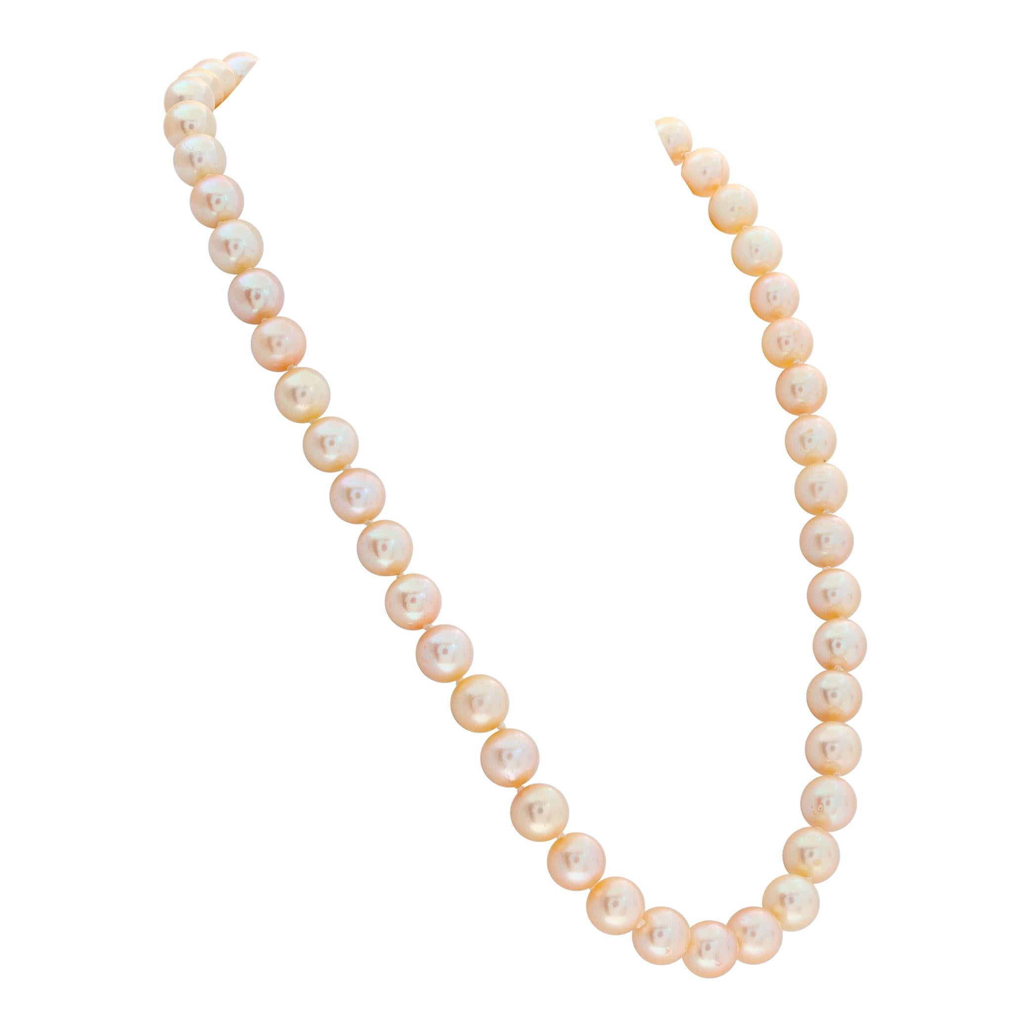 Vintage Akoya pearls (6 x 6.5mm) with sterling silver clasp. 47 round AKOYA pearls with pink golden hues. Length:15.50 mm
