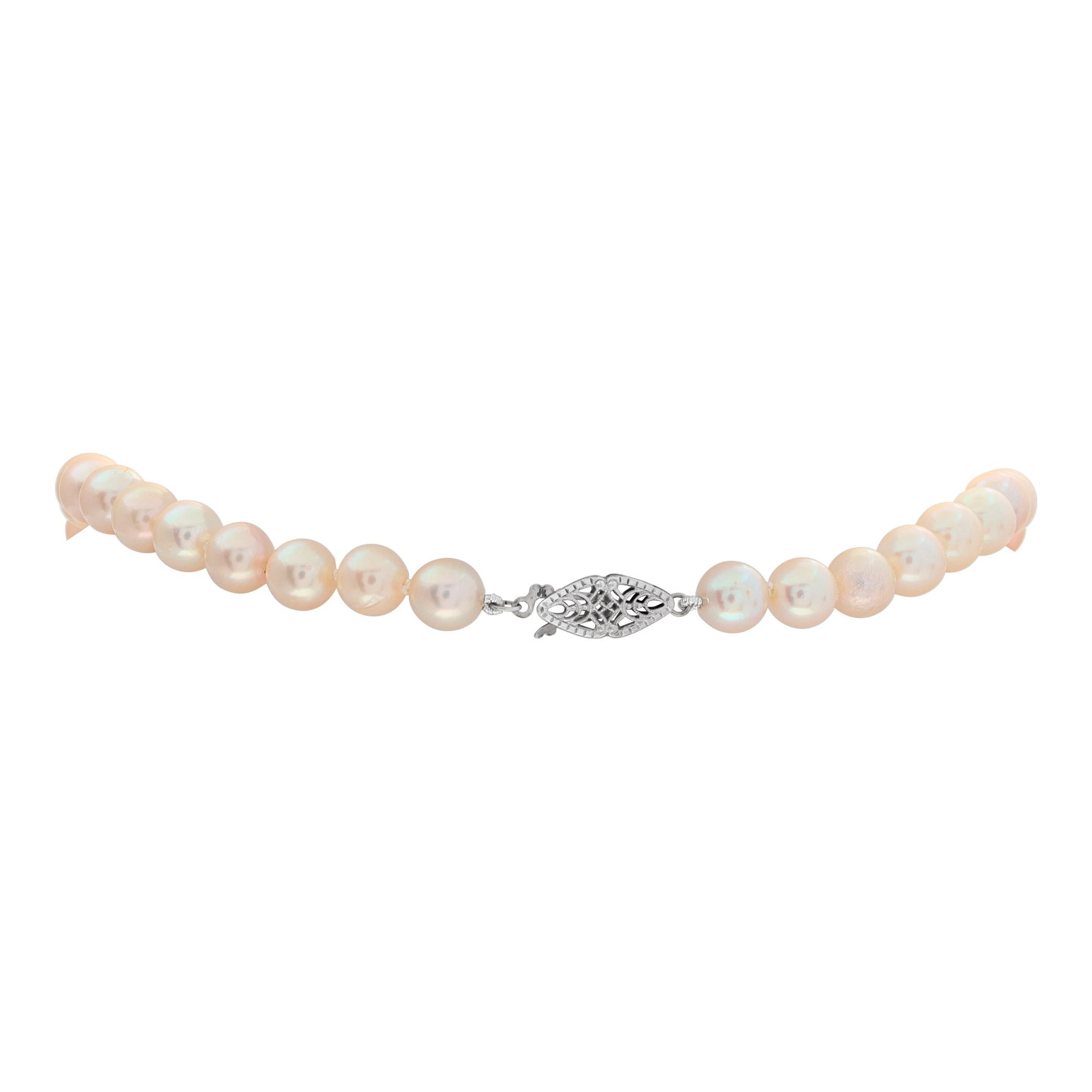 Akoya pearls with pink golden hues with sterling silver clasp In Excellent Condition For Sale In Surfside, FL