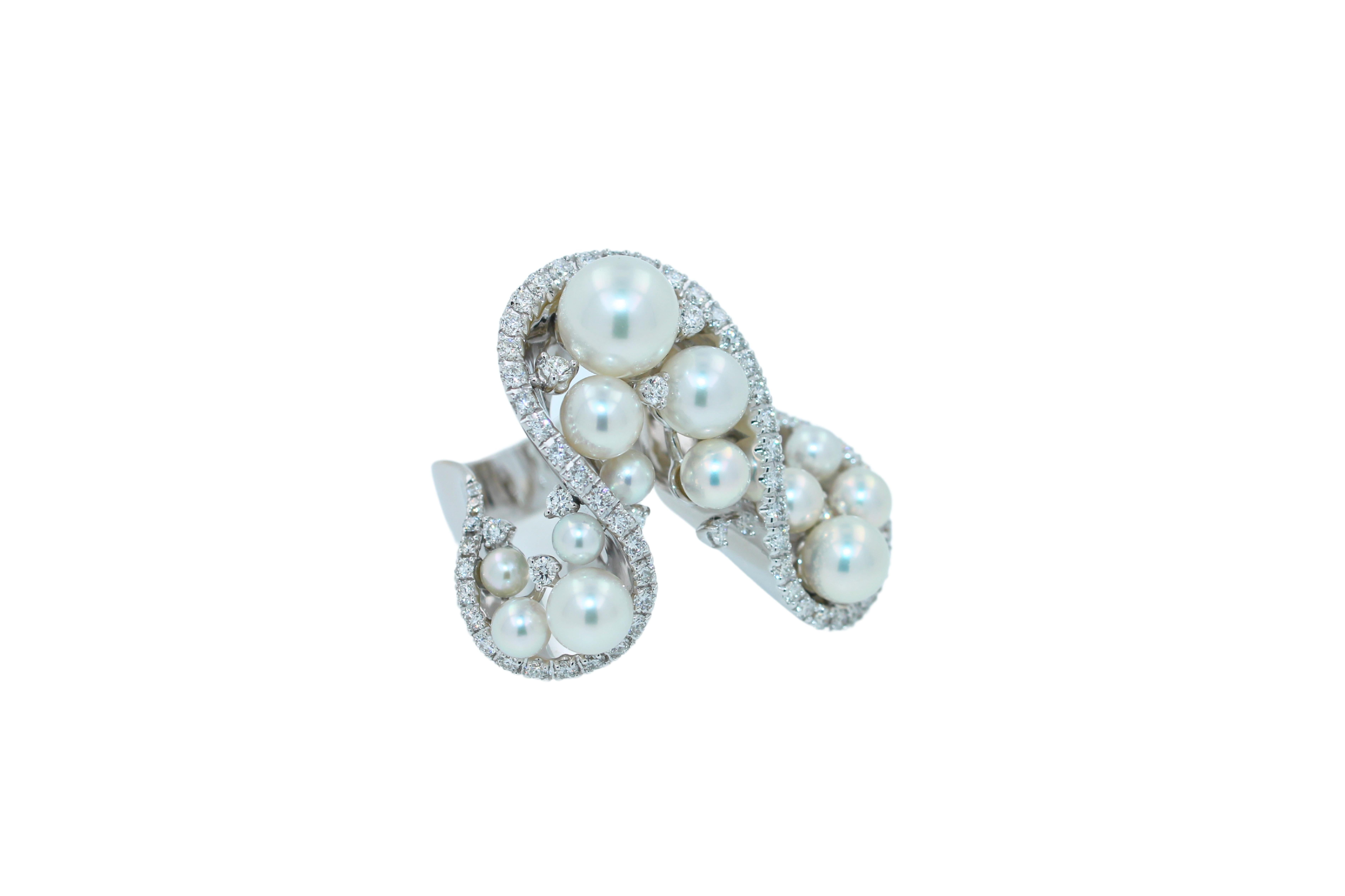Akoya Weißer Perlen Trauben luxuriöser Cocktail Pave Eleganter 18K Weißgold Diamantring (Barock) im Angebot