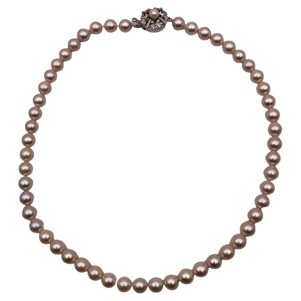 Collana di perle rotonde Akoya White 7mm con chiusura in argento cm 41 con scatola in vendita