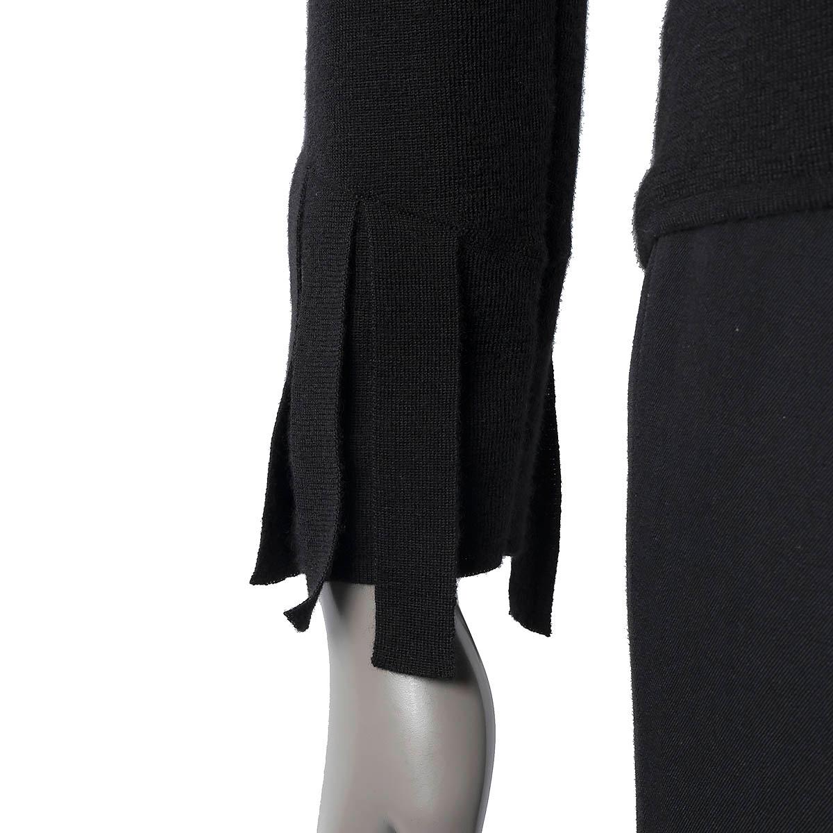 AKRIS black cashmere & silk V-Neck Sweater 38 M For Sale 1